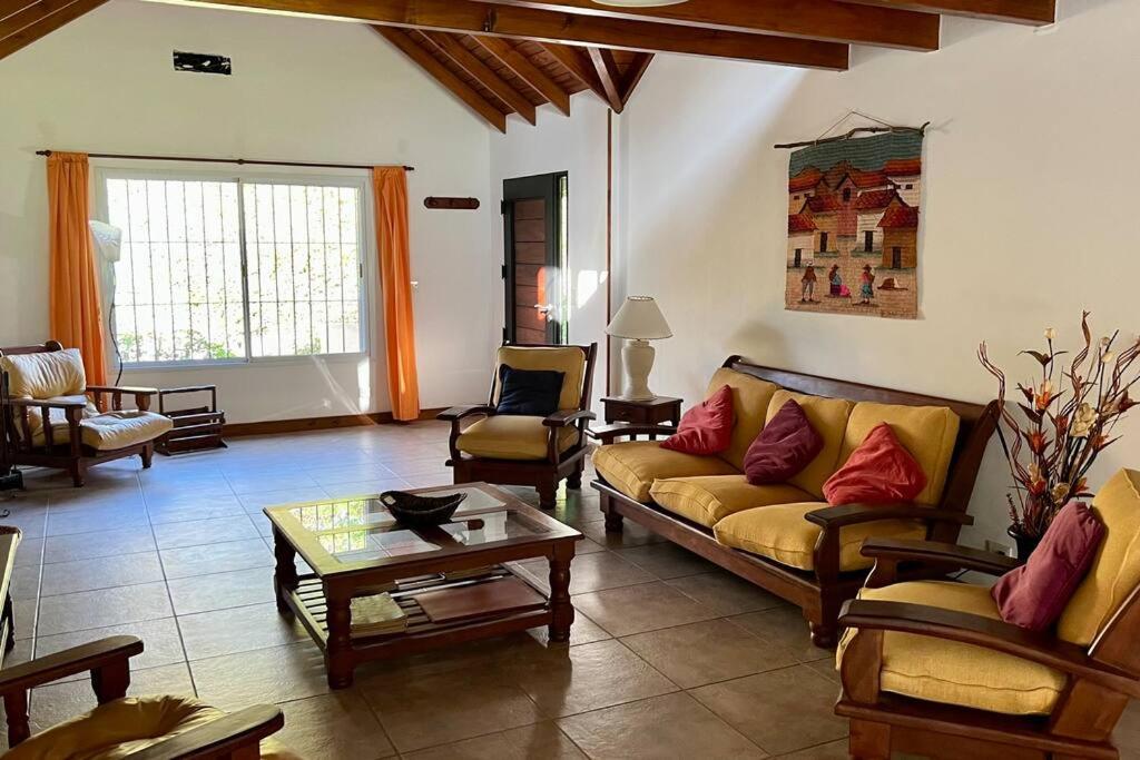 Casa en Ing. Maschwitz con gran parque y pileta