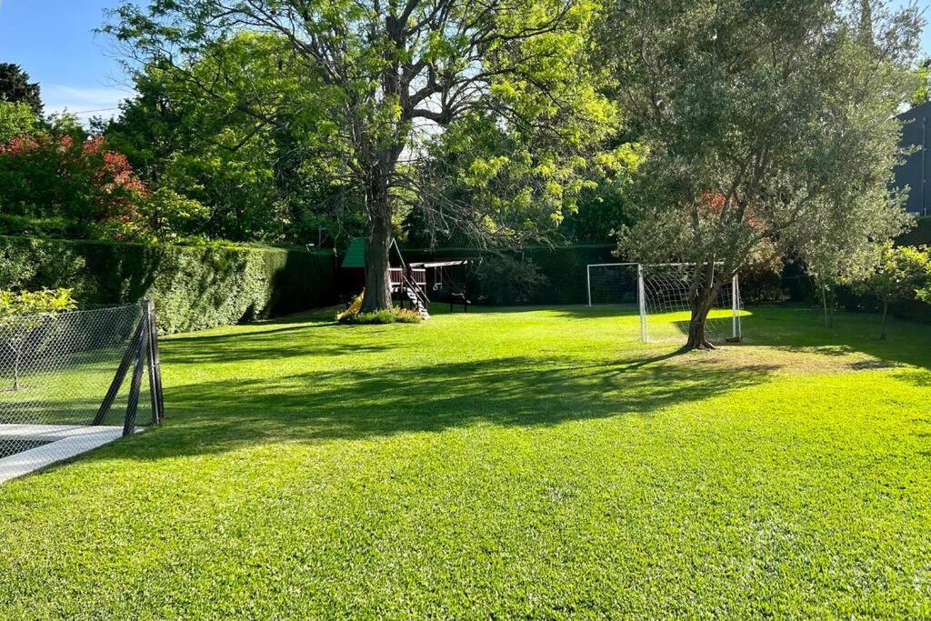 Casa en Ing. Maschwitz con gran parque y pileta