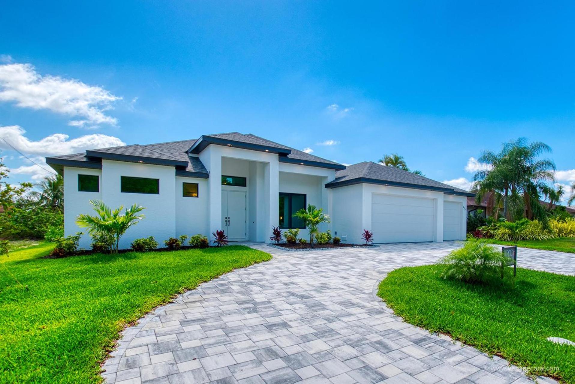VRCC Villa Tesoro - stunning villa with 3 bedrooms and spa on intersection canal view 3
