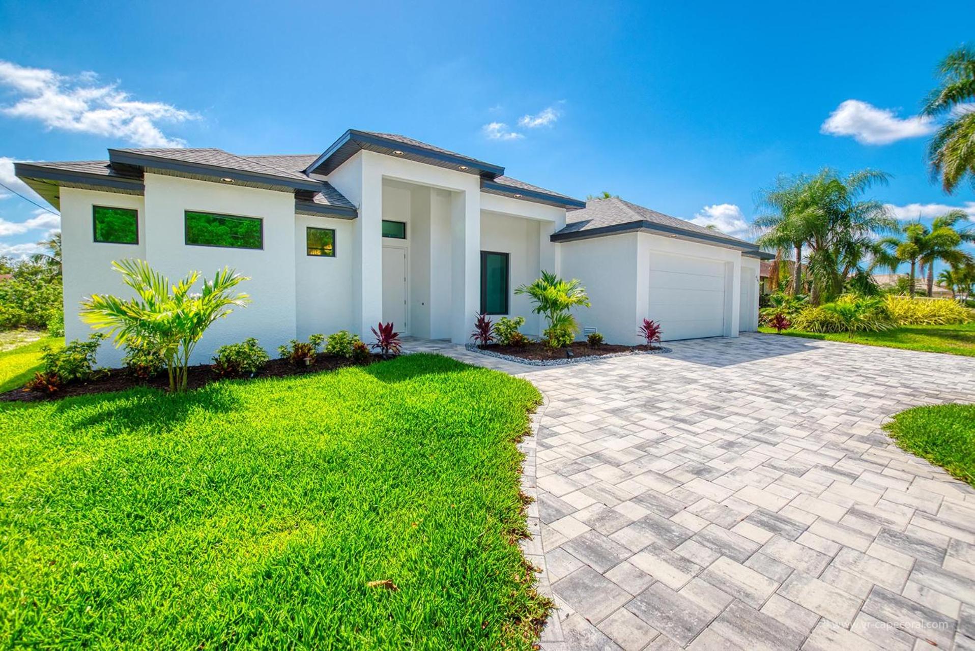 VRCC Villa Tesoro - stunning villa with 3 bedrooms and spa on intersection canal view 4