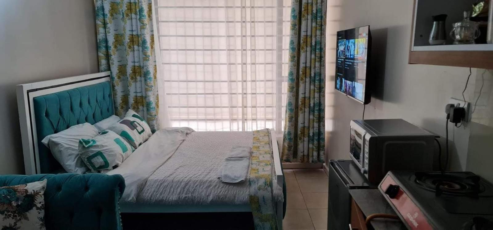 cozy studio apartment with pool view 4
