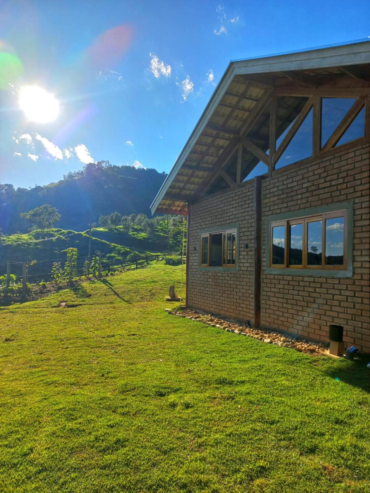 Chalé Araucária- Vale das Pedras MG