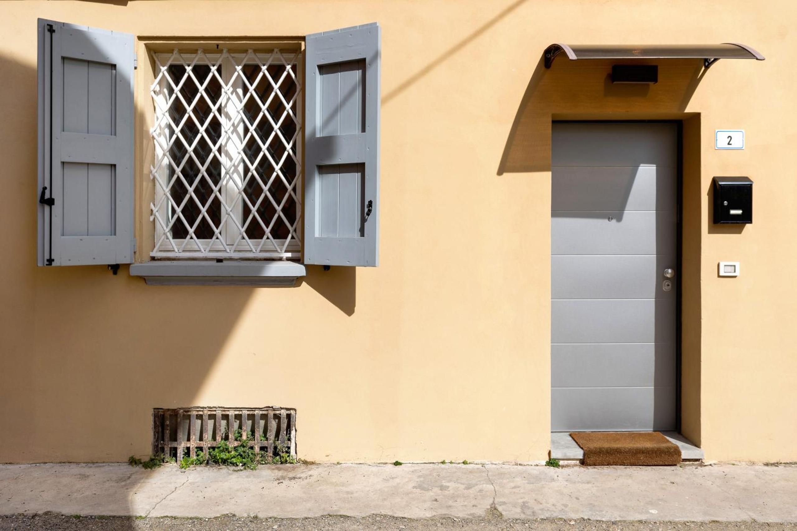 Modern studio in Borgo Panigale by Wonderful Italy view 3