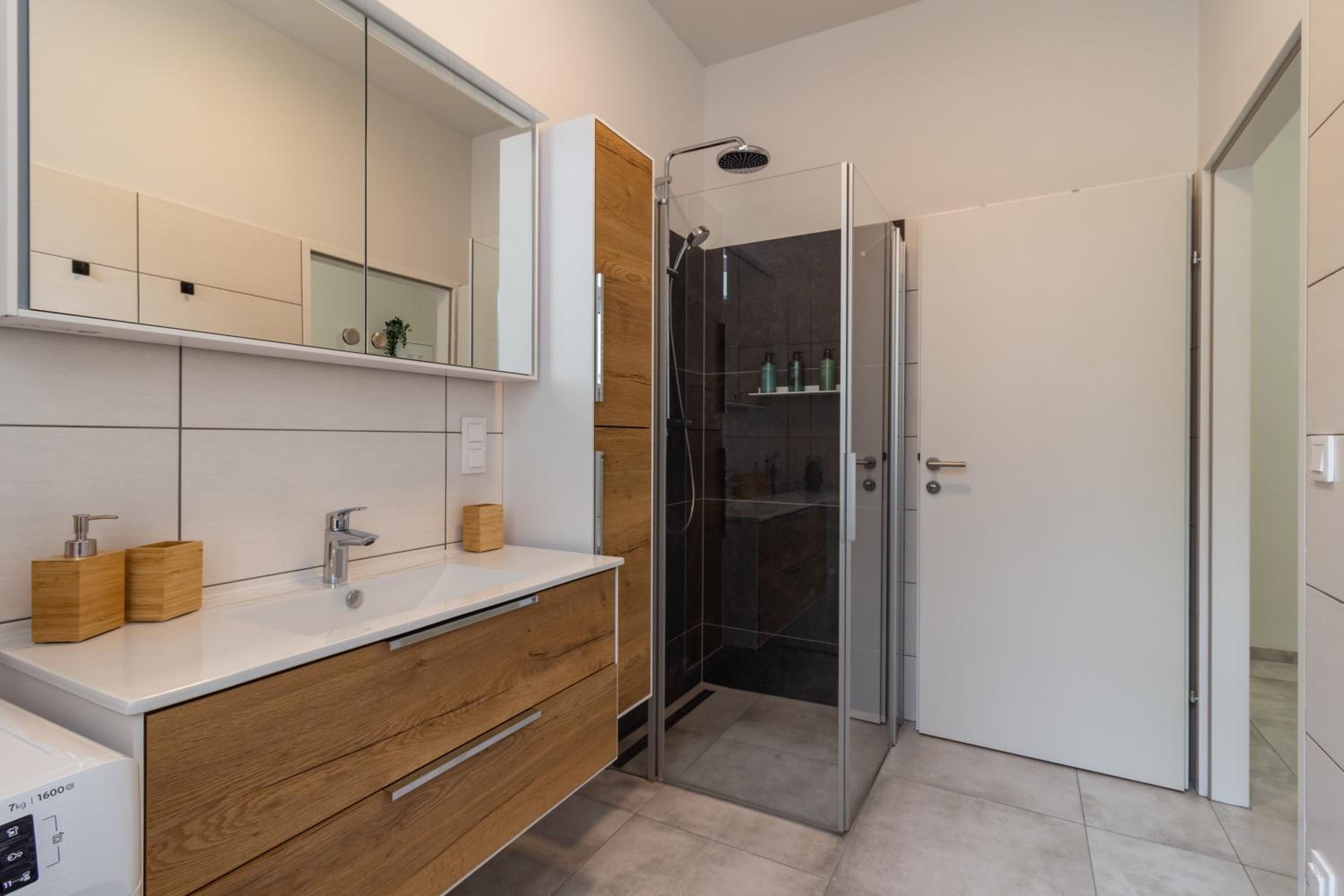 Cozy, generous City Apartment - 10 min to city-centre - Contactless 24h Check-In