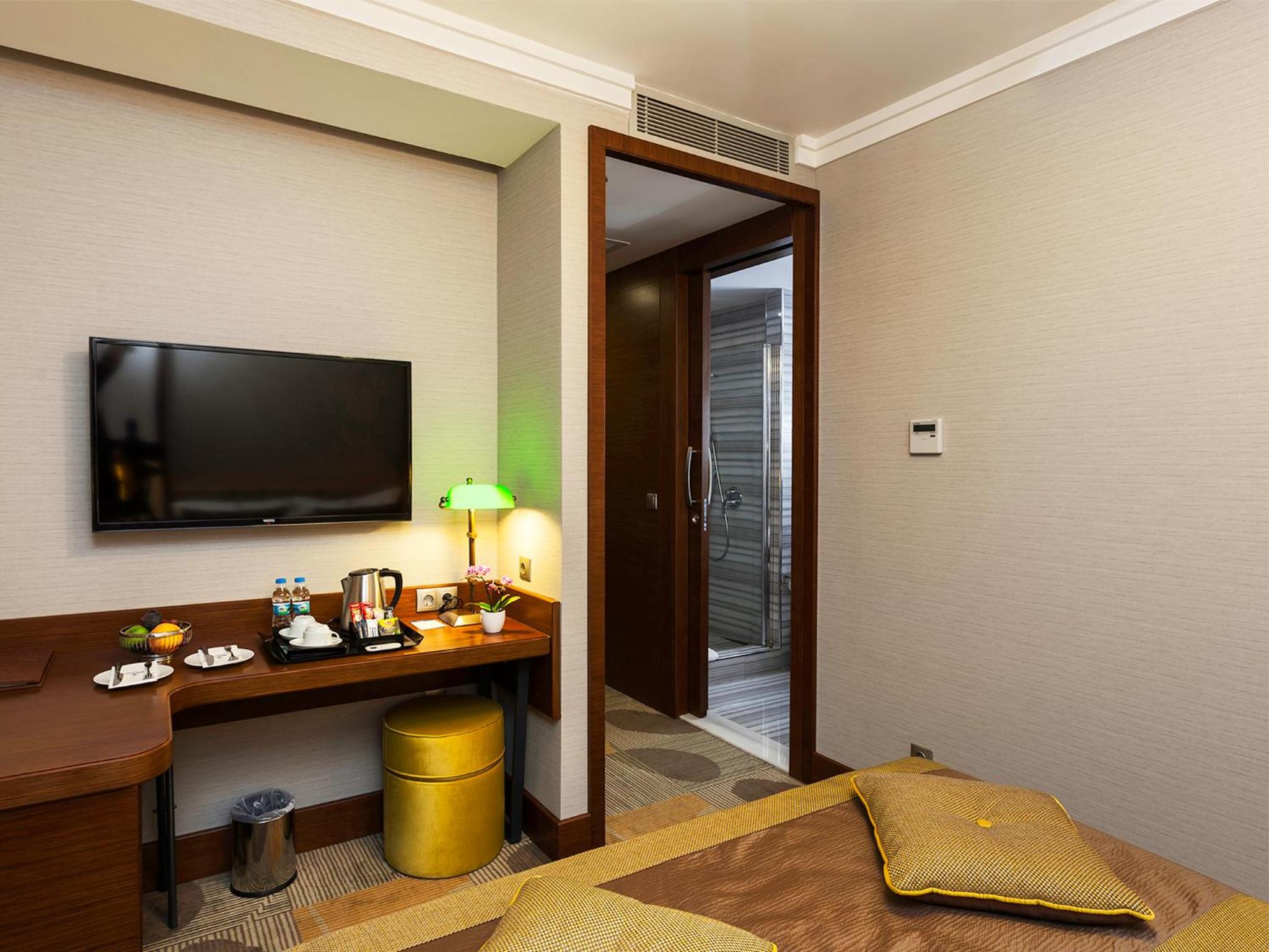 Manesol Boutique Galata - Image 14