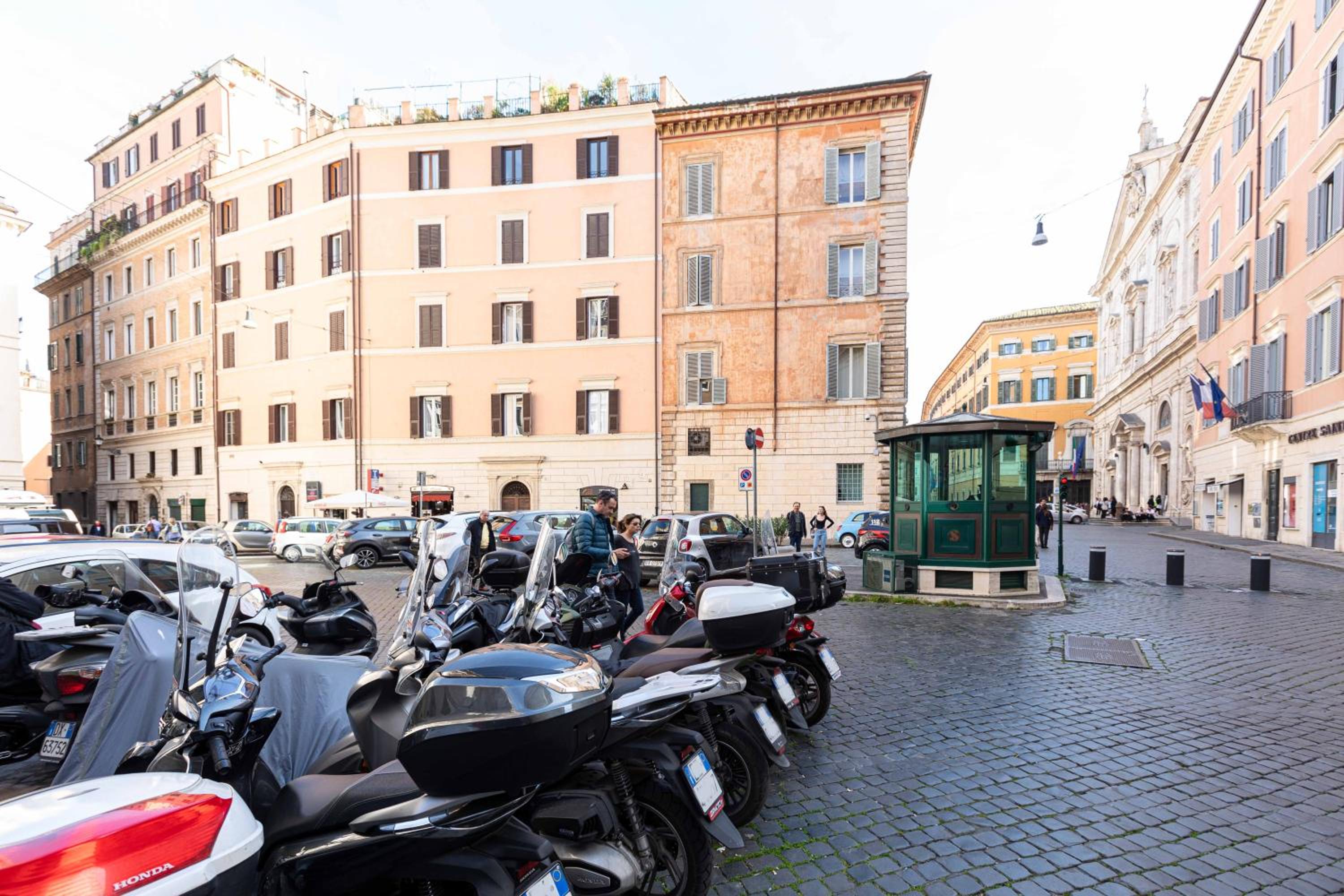 Apartment by the Pantheon with two Bedroom 2 bathroom