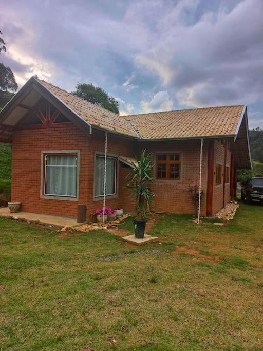 Chalé Araucária- Vale das Pedras MG