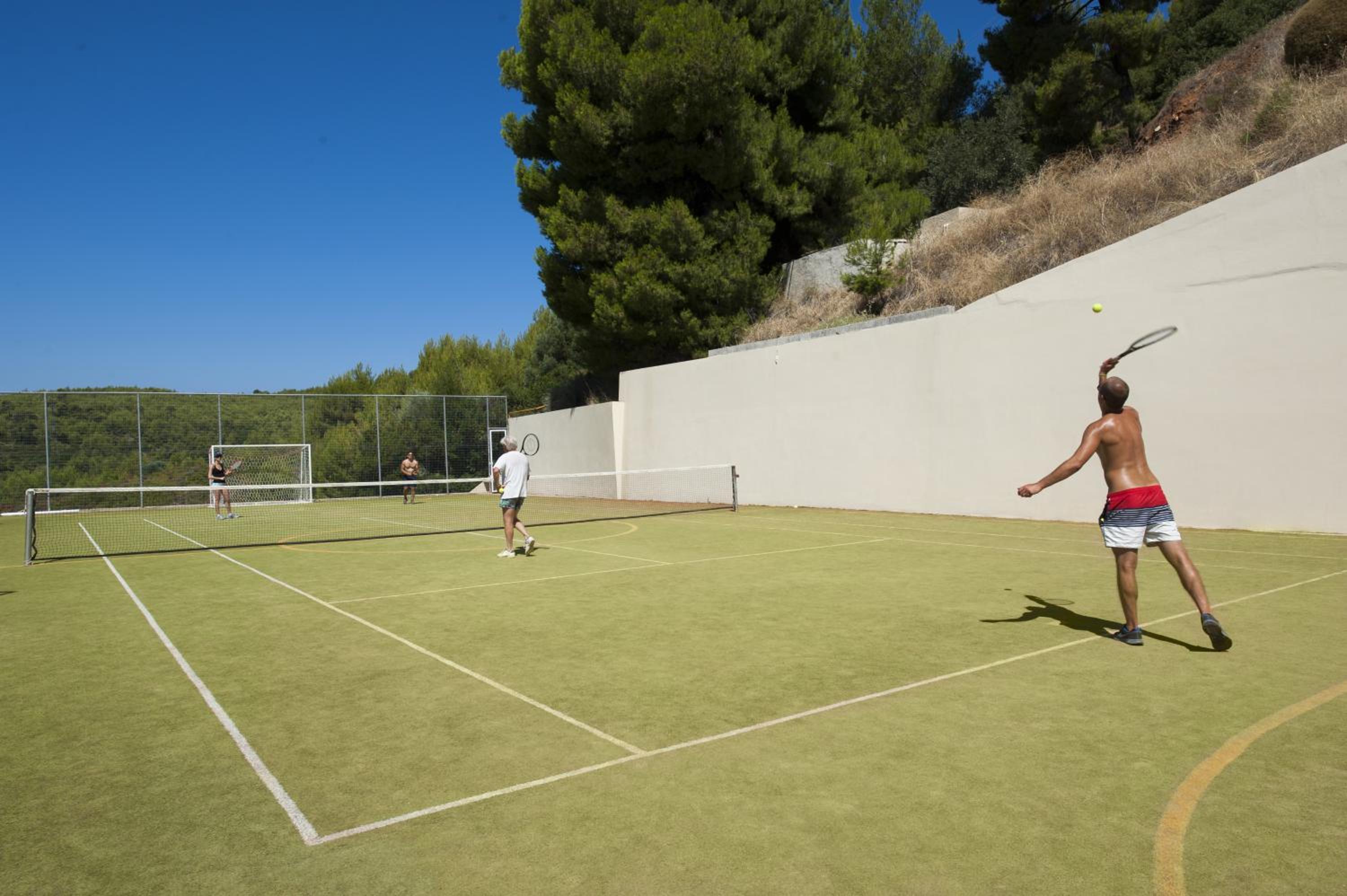 Alonissos Beach Bungalows And Suites Hotel