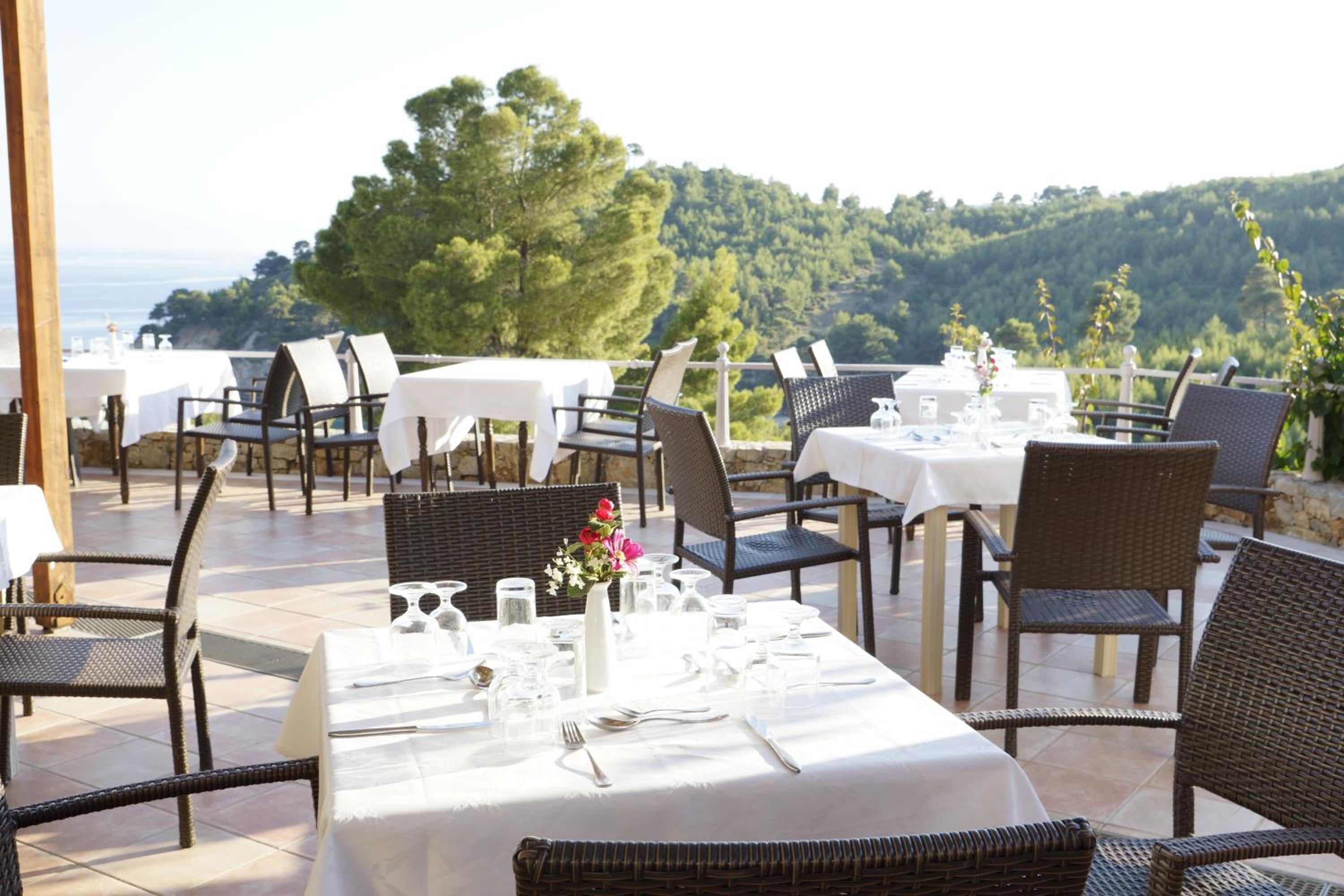 Alonissos Beach Bungalows And Suites Hotel