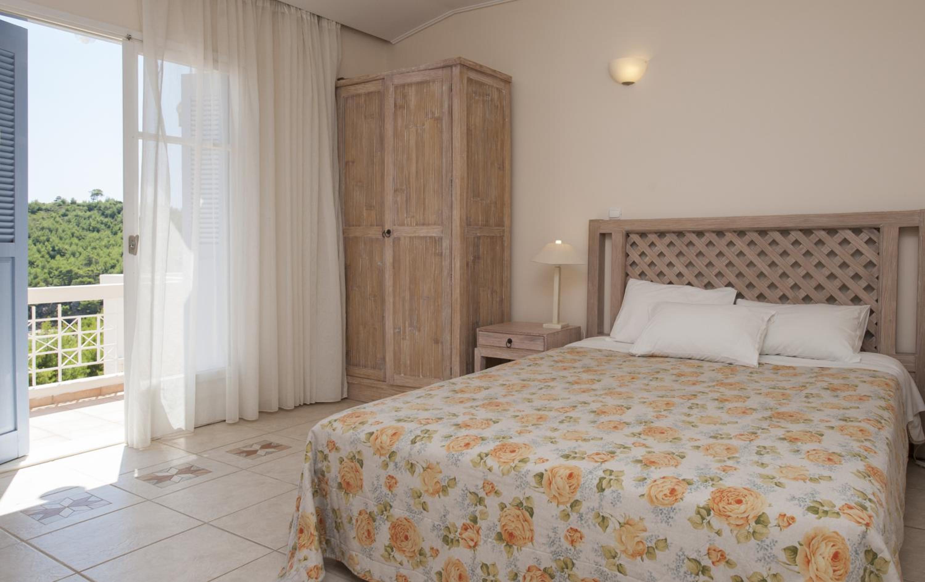 Alonissos Beach Bungalows And Suites Hotel