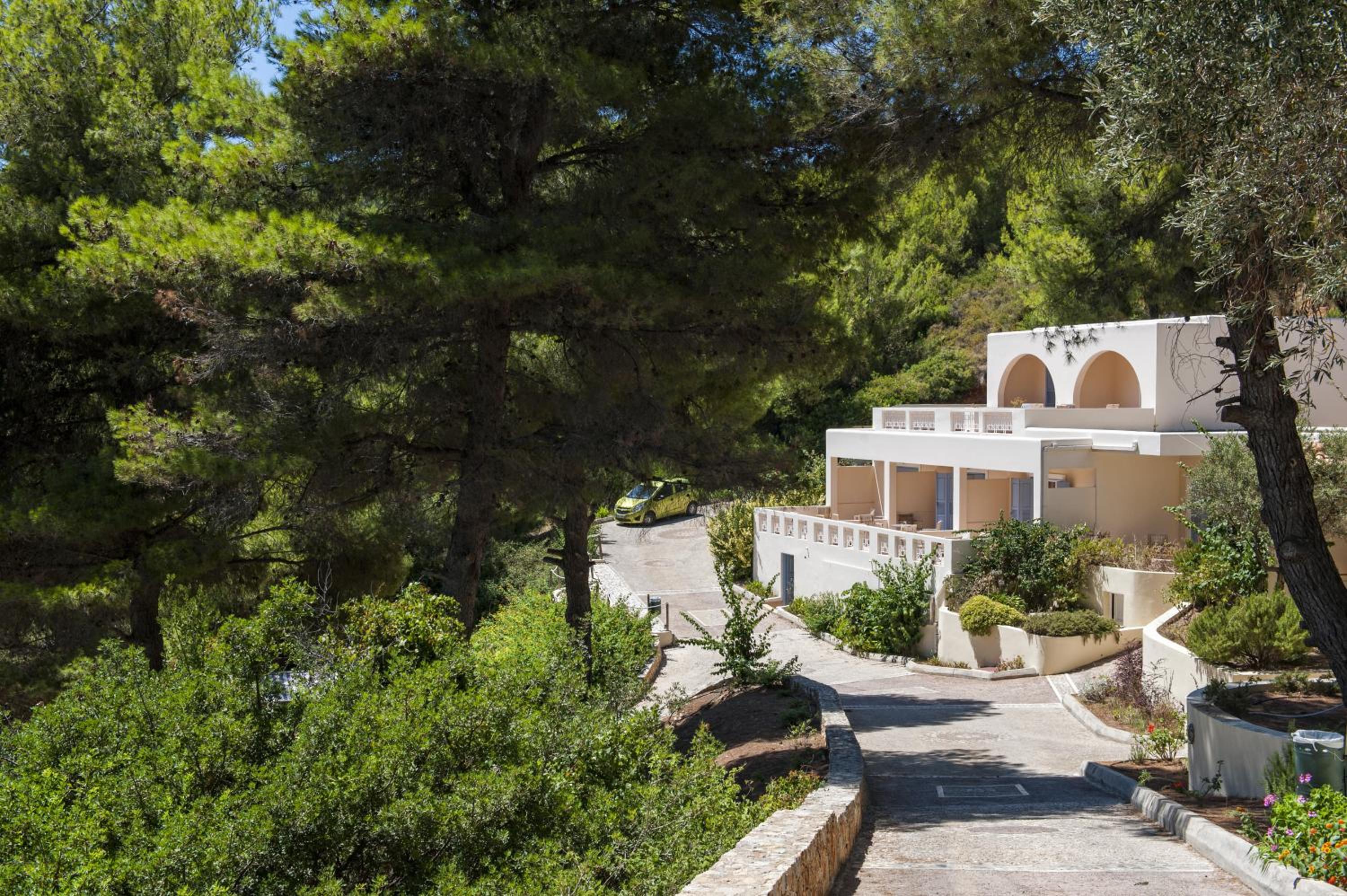 Alonissos Beach Bungalows And Suites Hotel