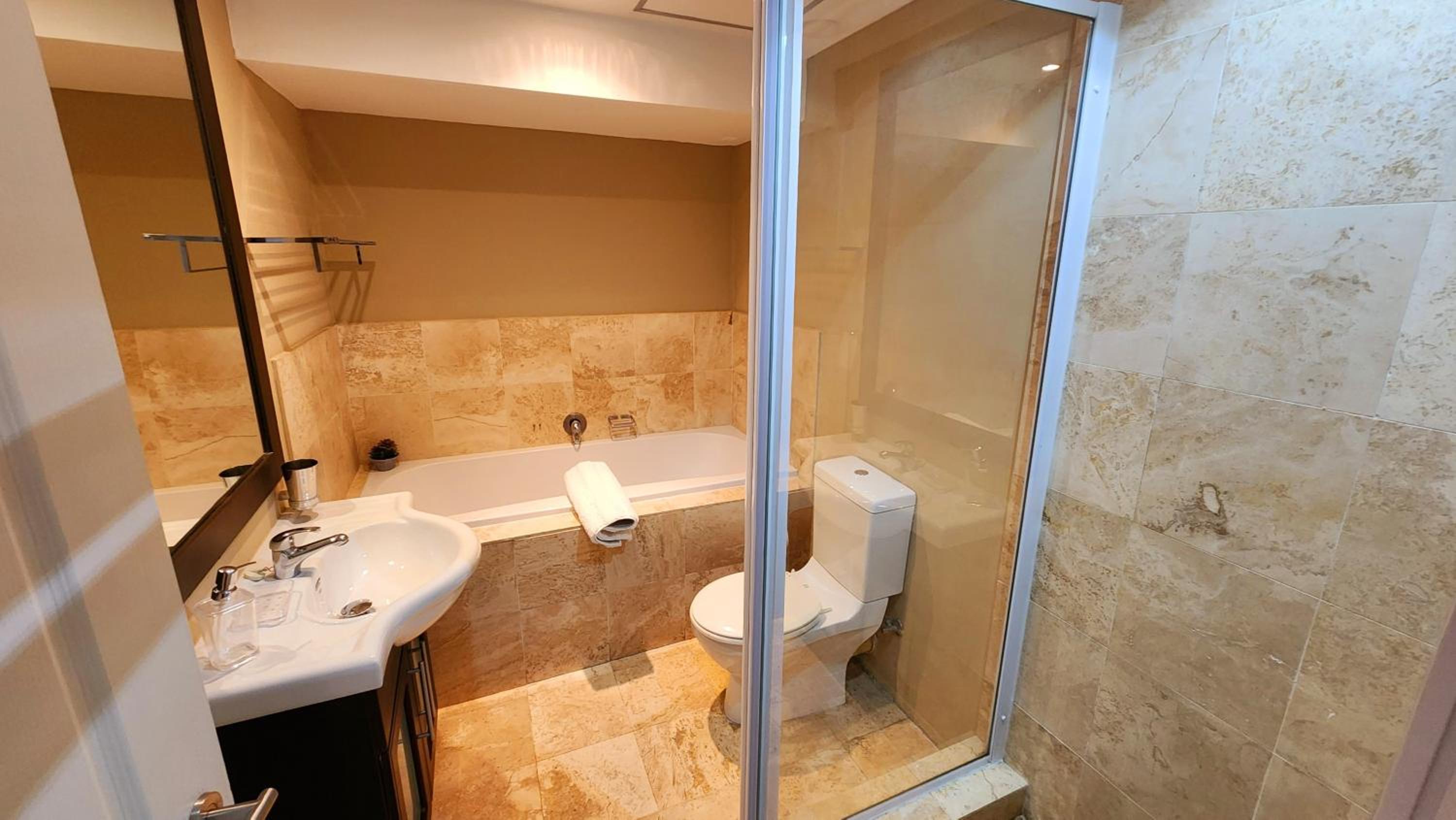 Prime location in The Firmont, Sea Point view 5