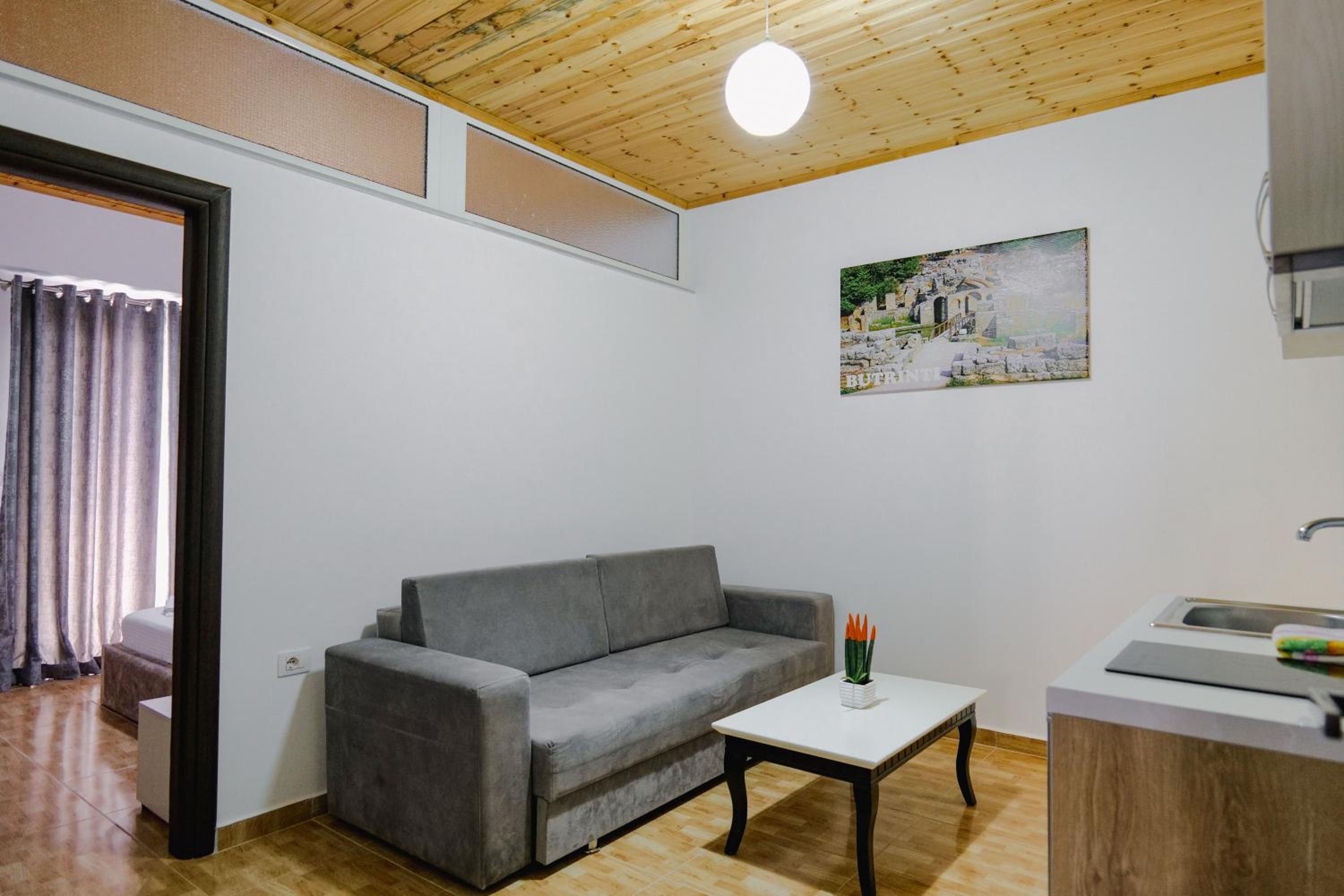 Osmani Rooms Sarande