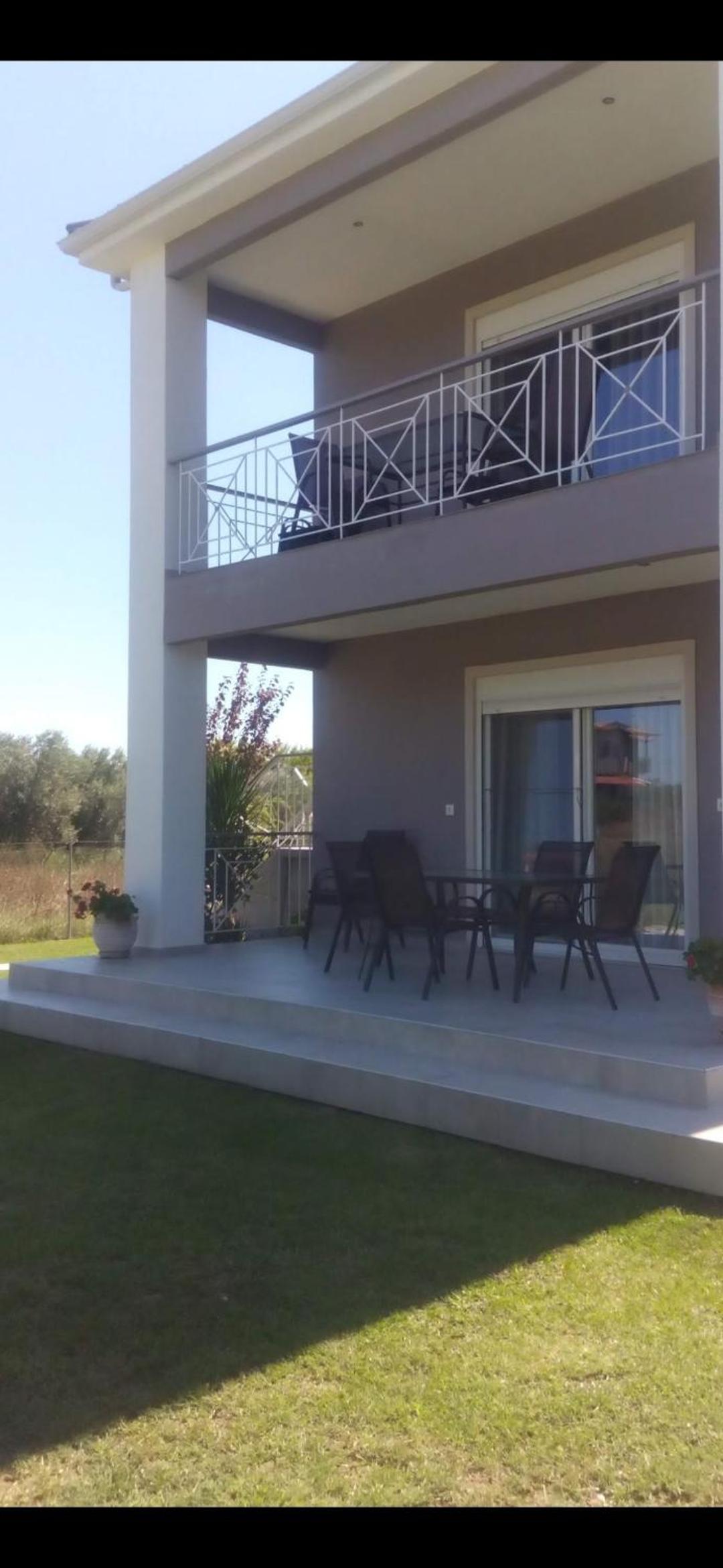 Elegant house view 5