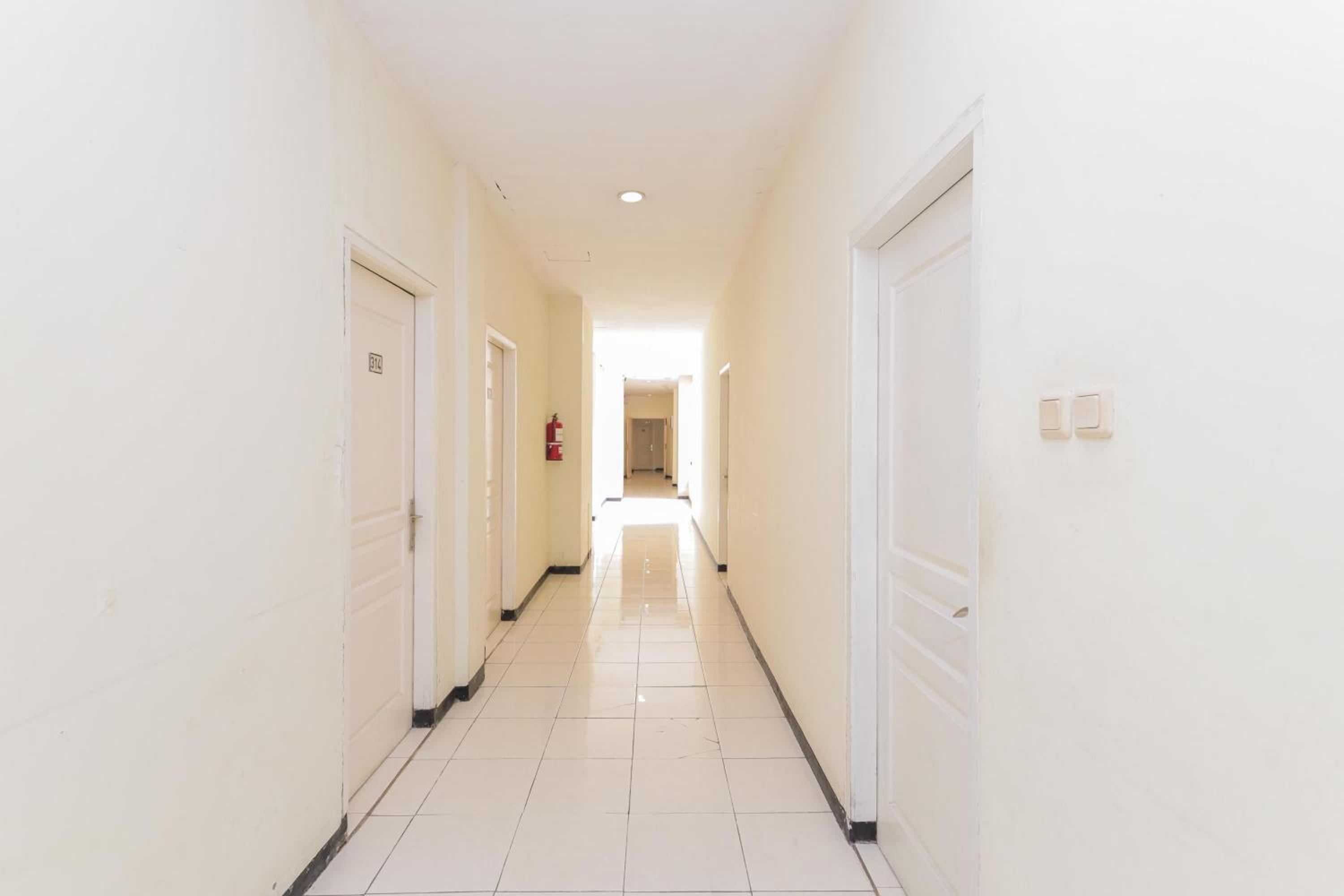 RedDoorz near Gubeng Station Surabaya