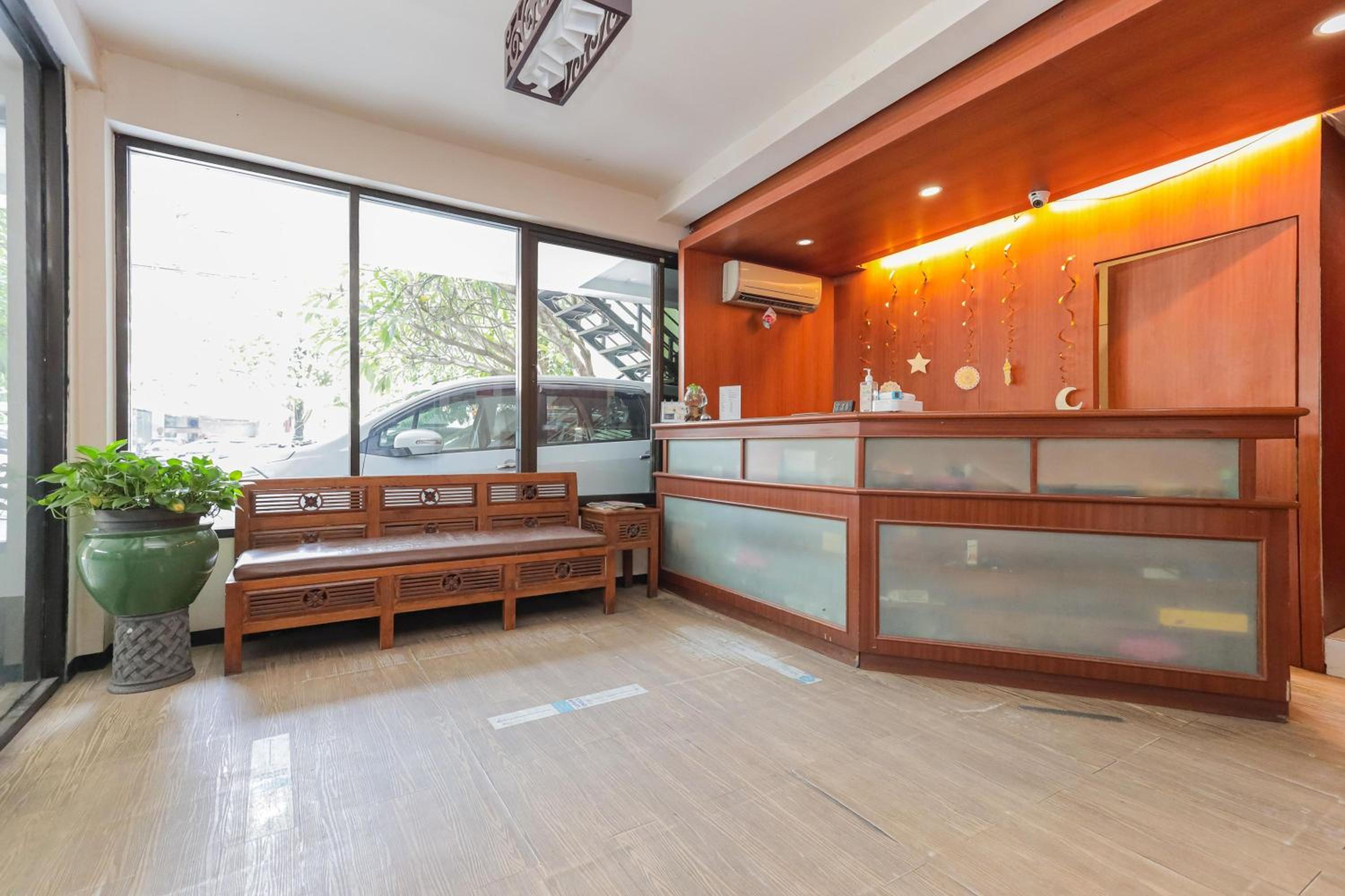 RedDoorz near Gubeng Station Surabaya