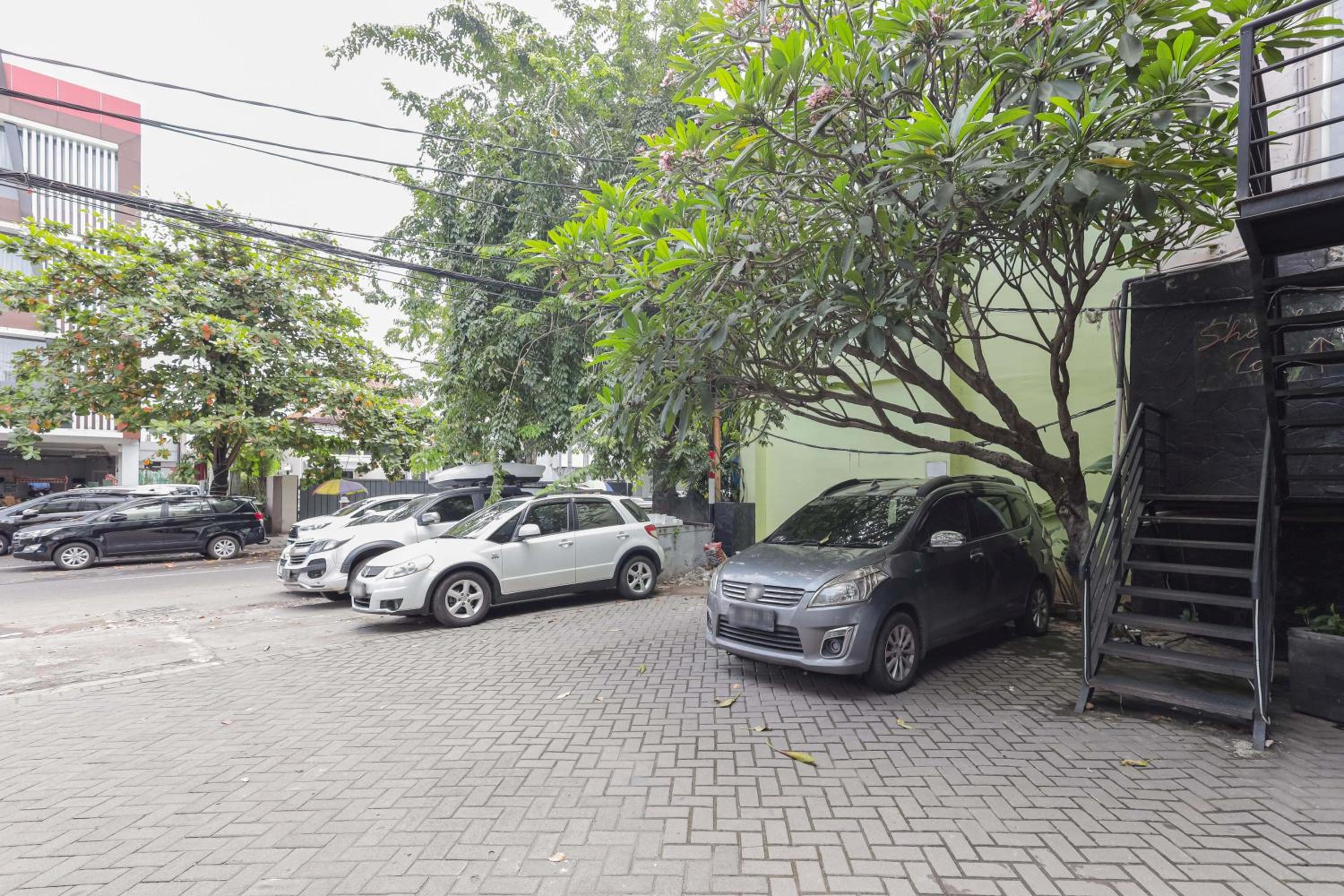 RedDoorz near Gubeng Station Surabaya