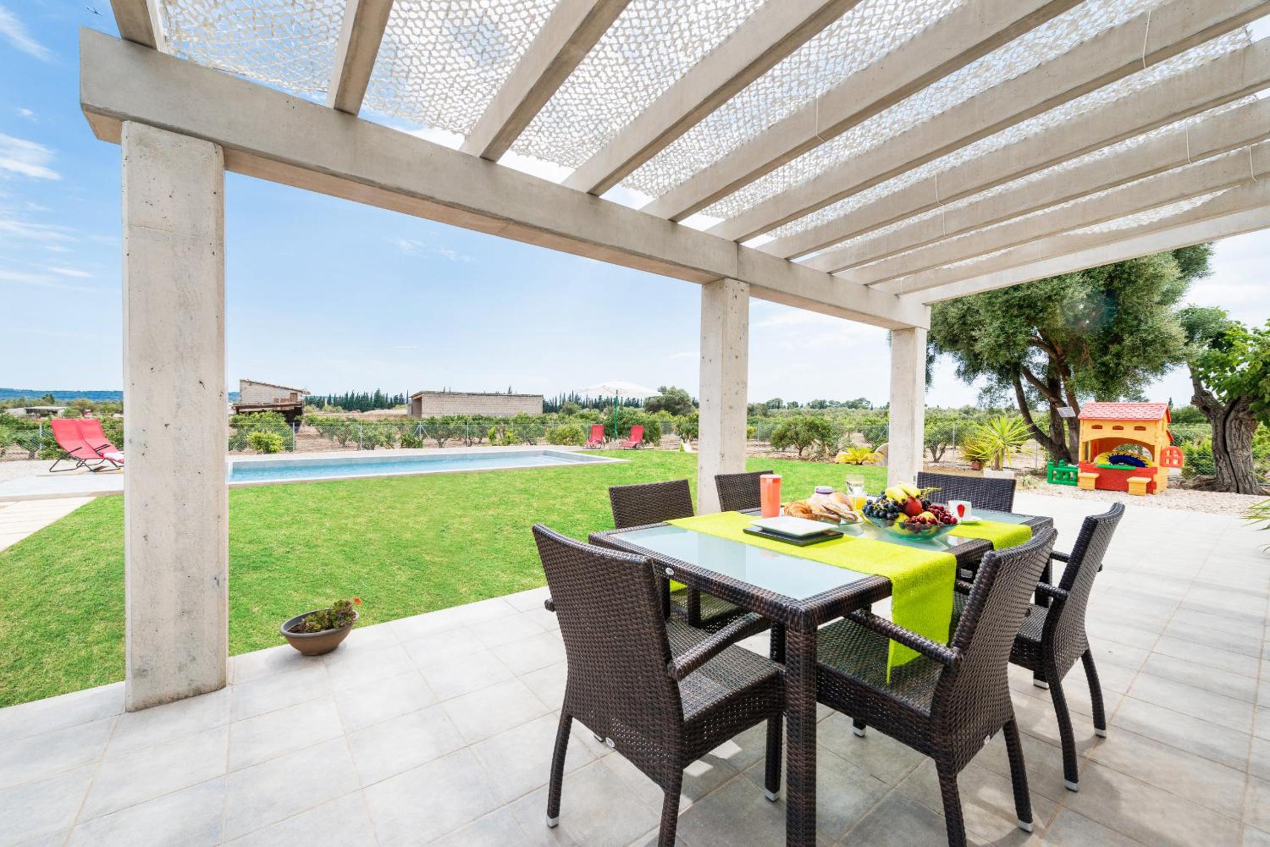 Villa Albaimar with swimming pool and garden