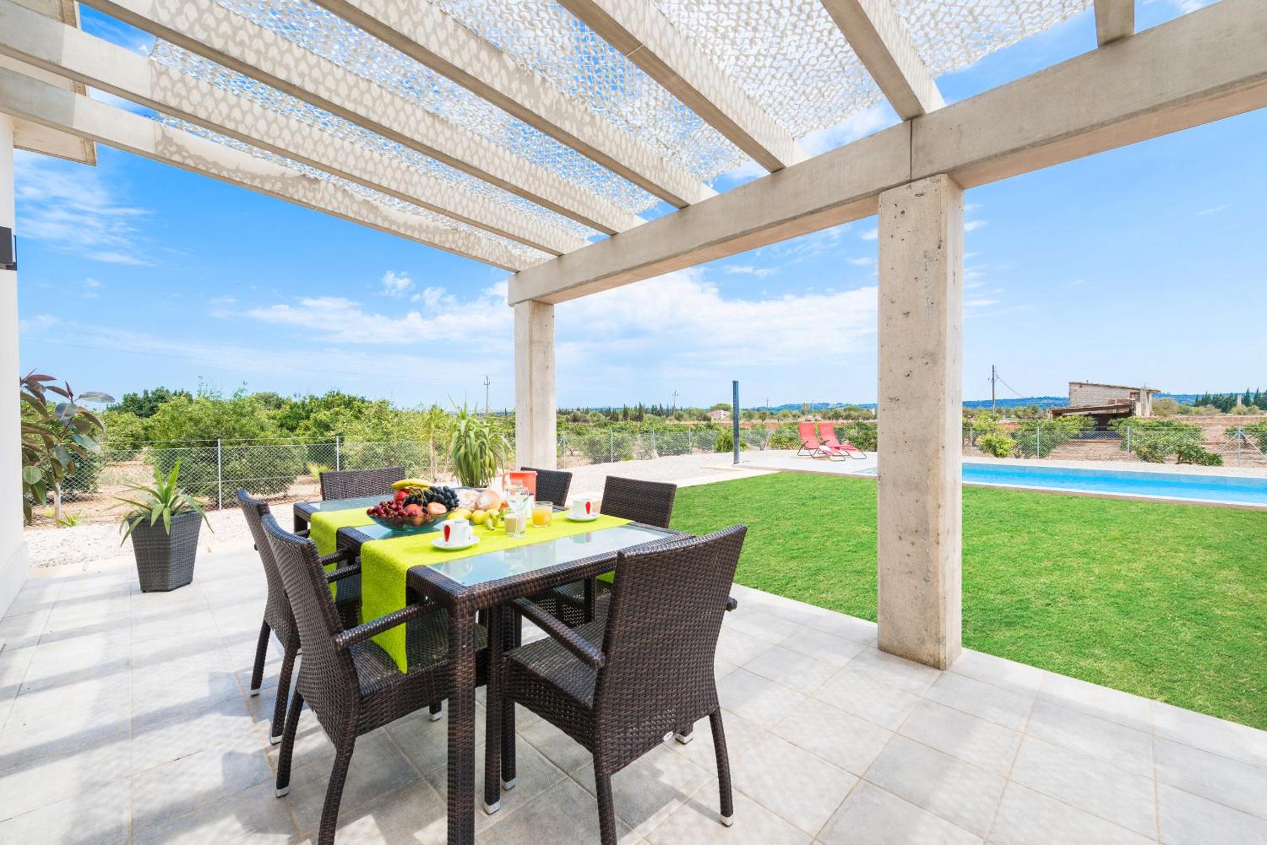 Villa Albaimar with swimming pool and garden