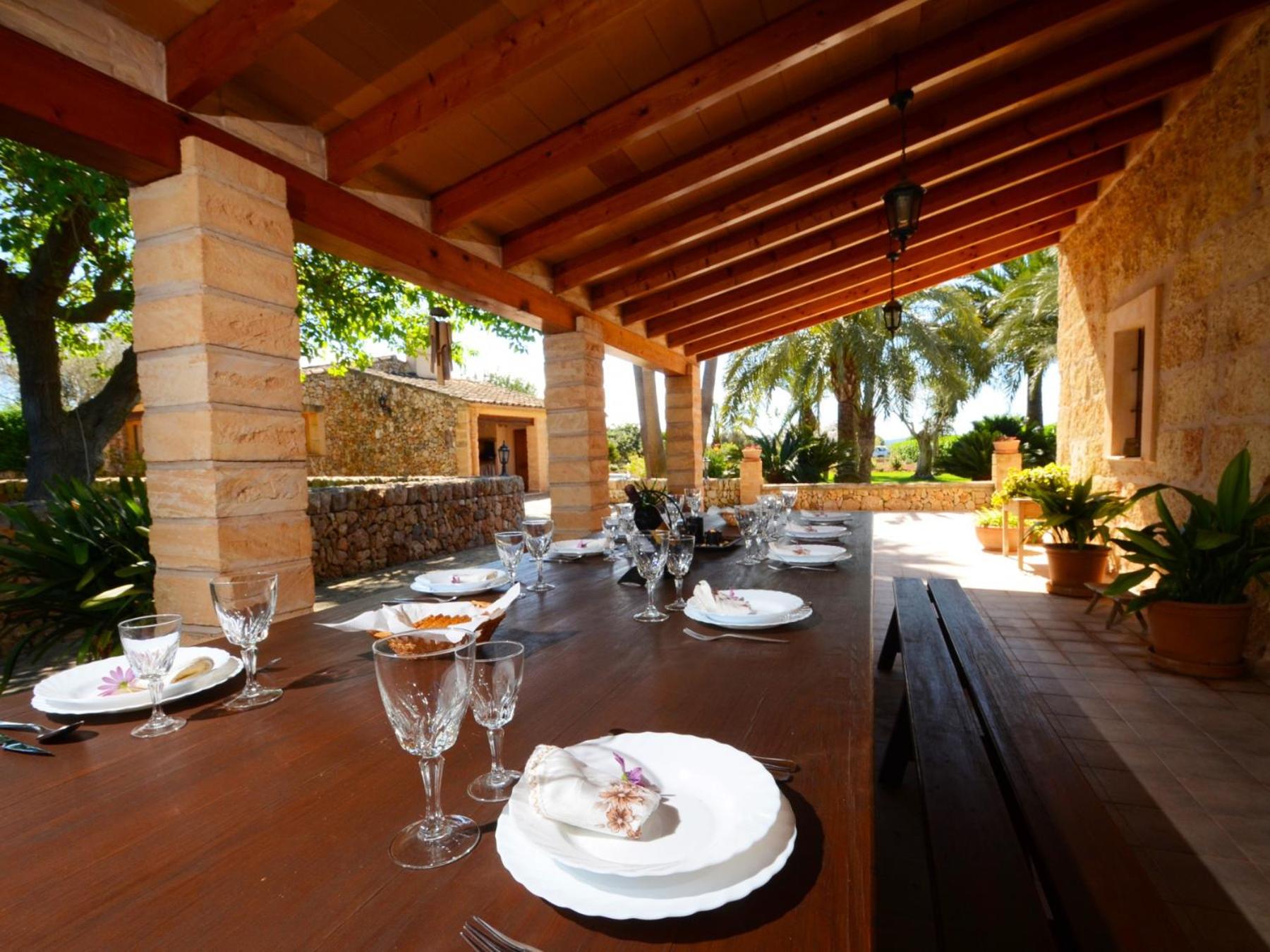 Can Rovey, pool and gardens in Inca view 3