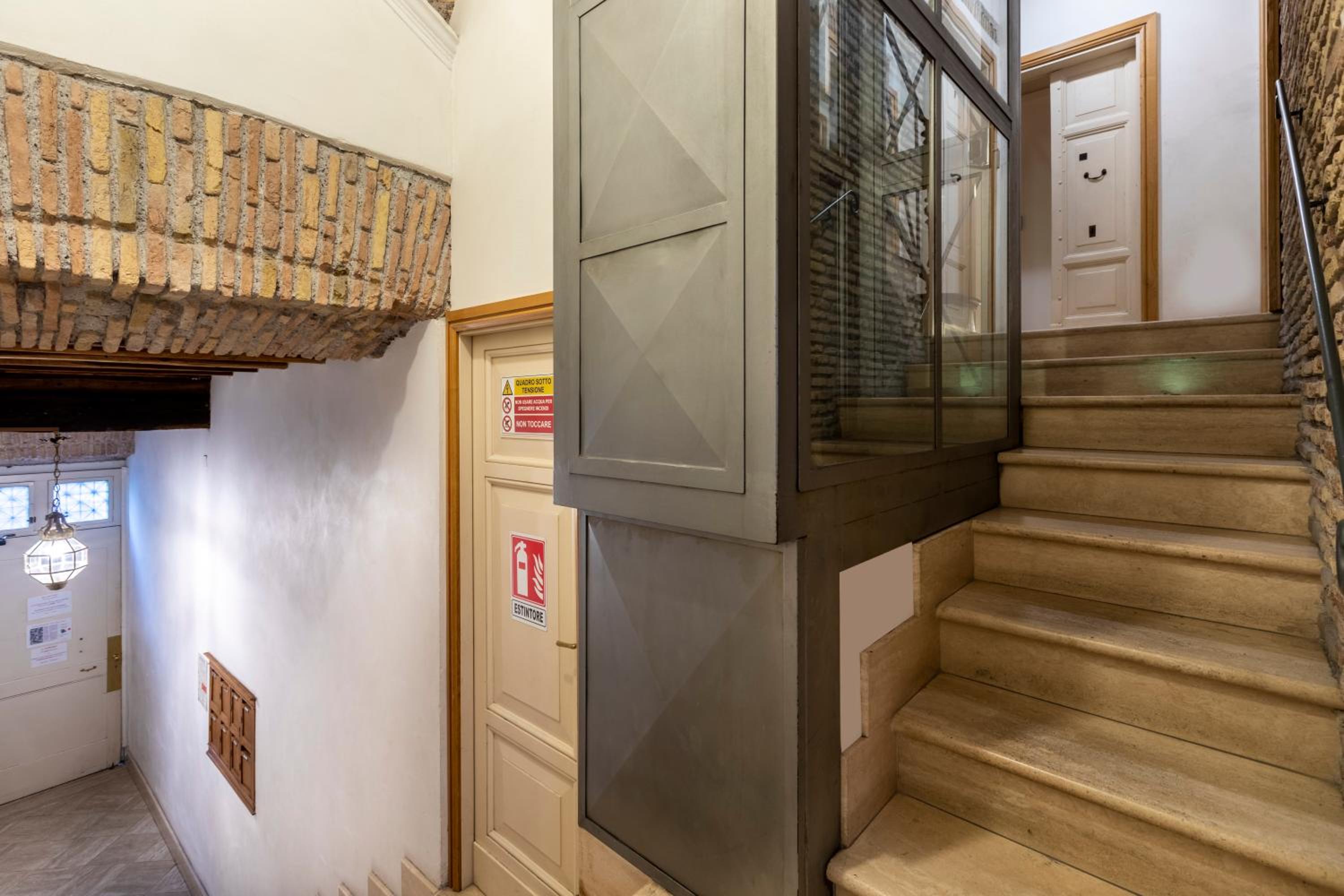 Largo Arenula Suites
