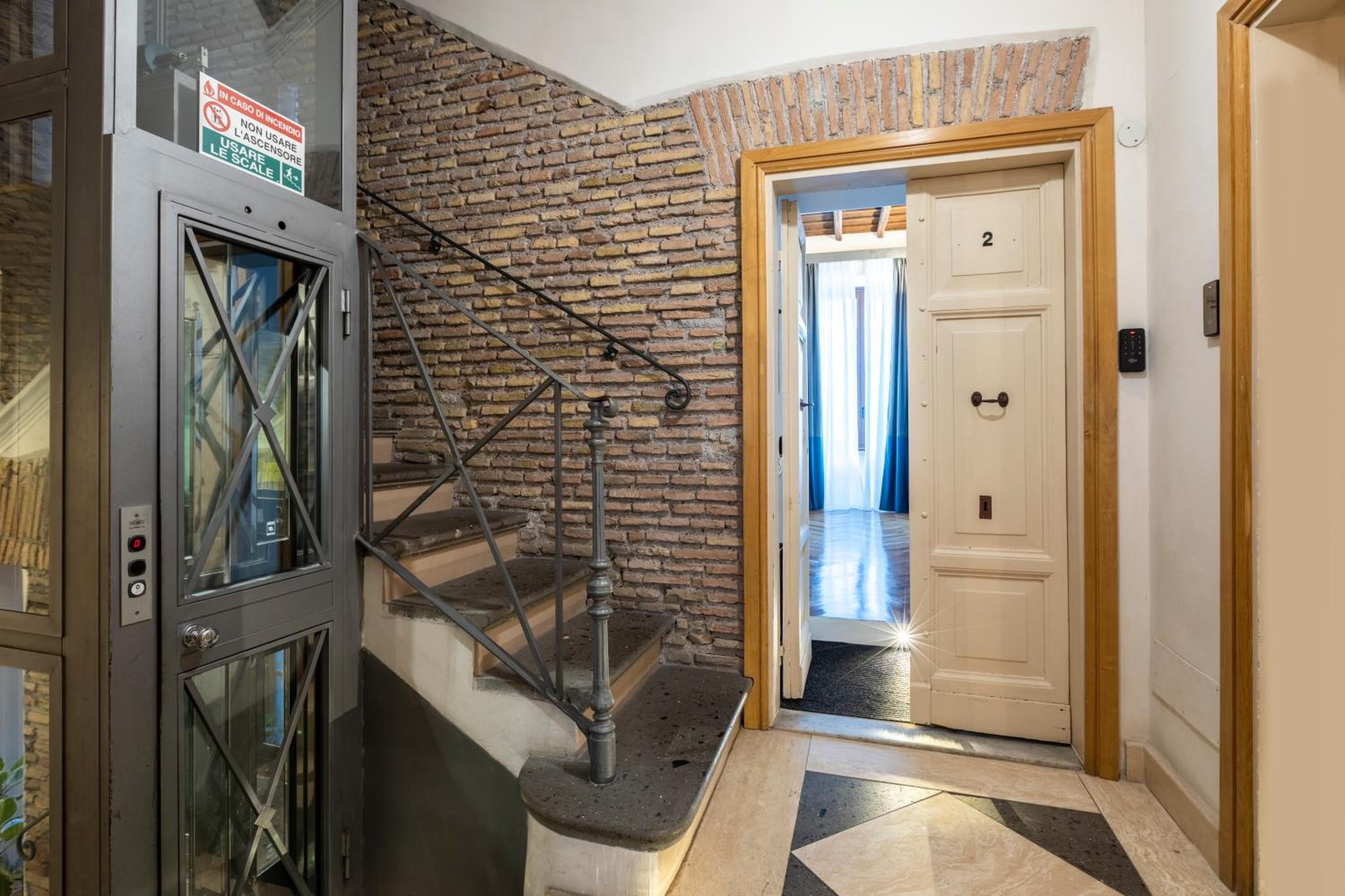 Largo Arenula Suites