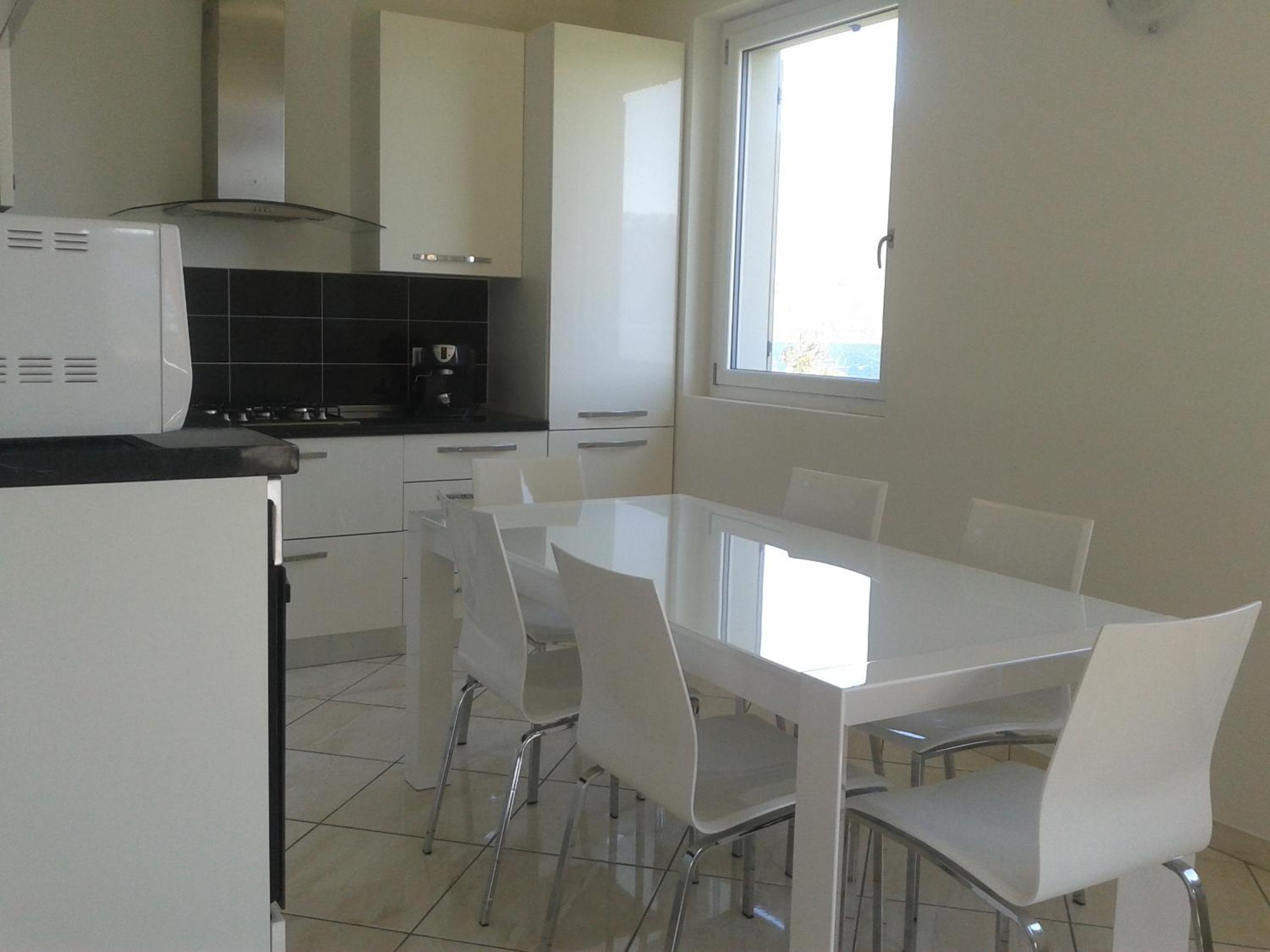 Casa Azalea en San Siro — kitchen