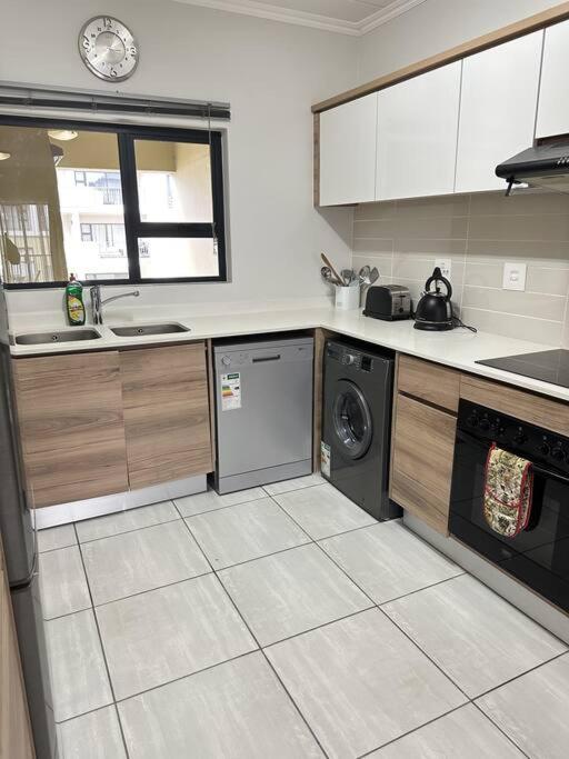 Stunning 2-Bed Apartment in Waterfall with Uncapped Wi-fi & Netflix