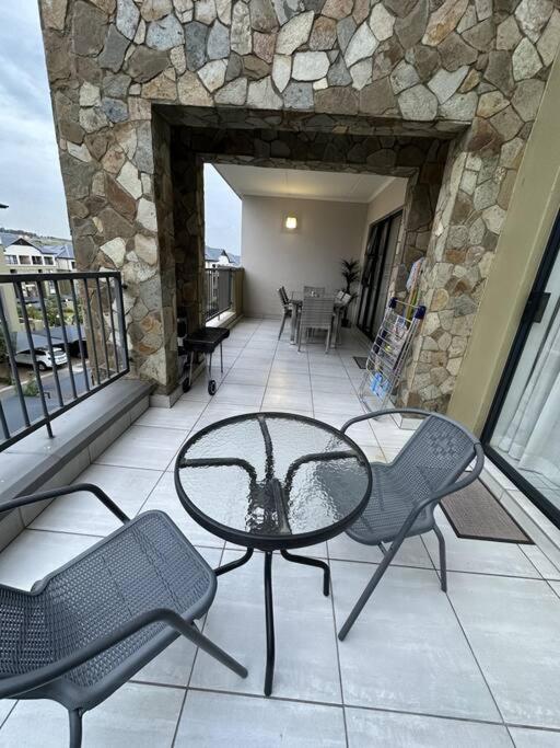 Stunning 2-Bed Apartment in Waterfall with Uncapped Wi-fi & Netflix