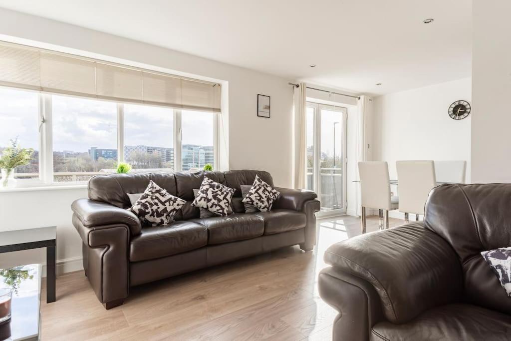 Stunning Flat by Quayside with Balcony!!