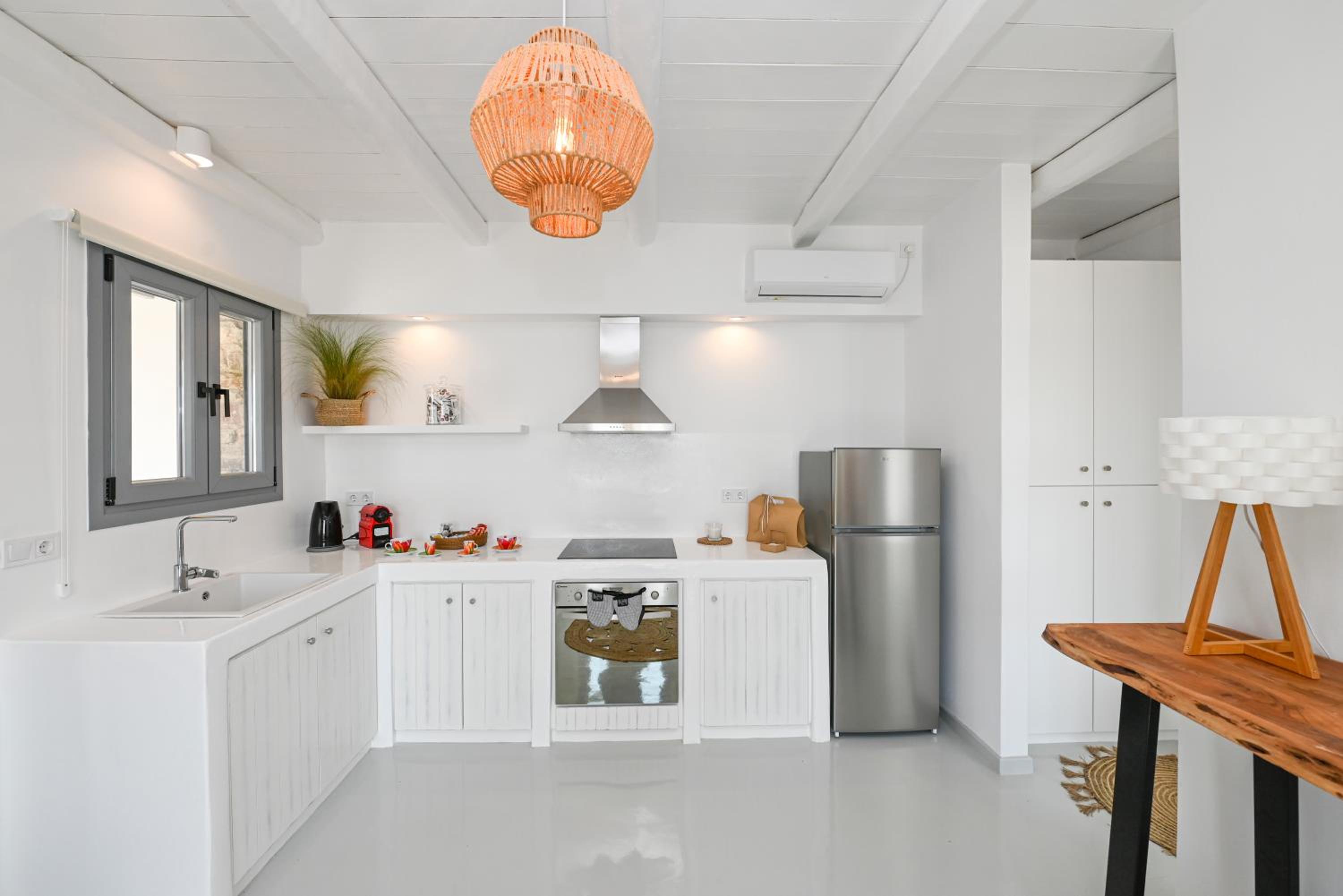 Xerolithia suites