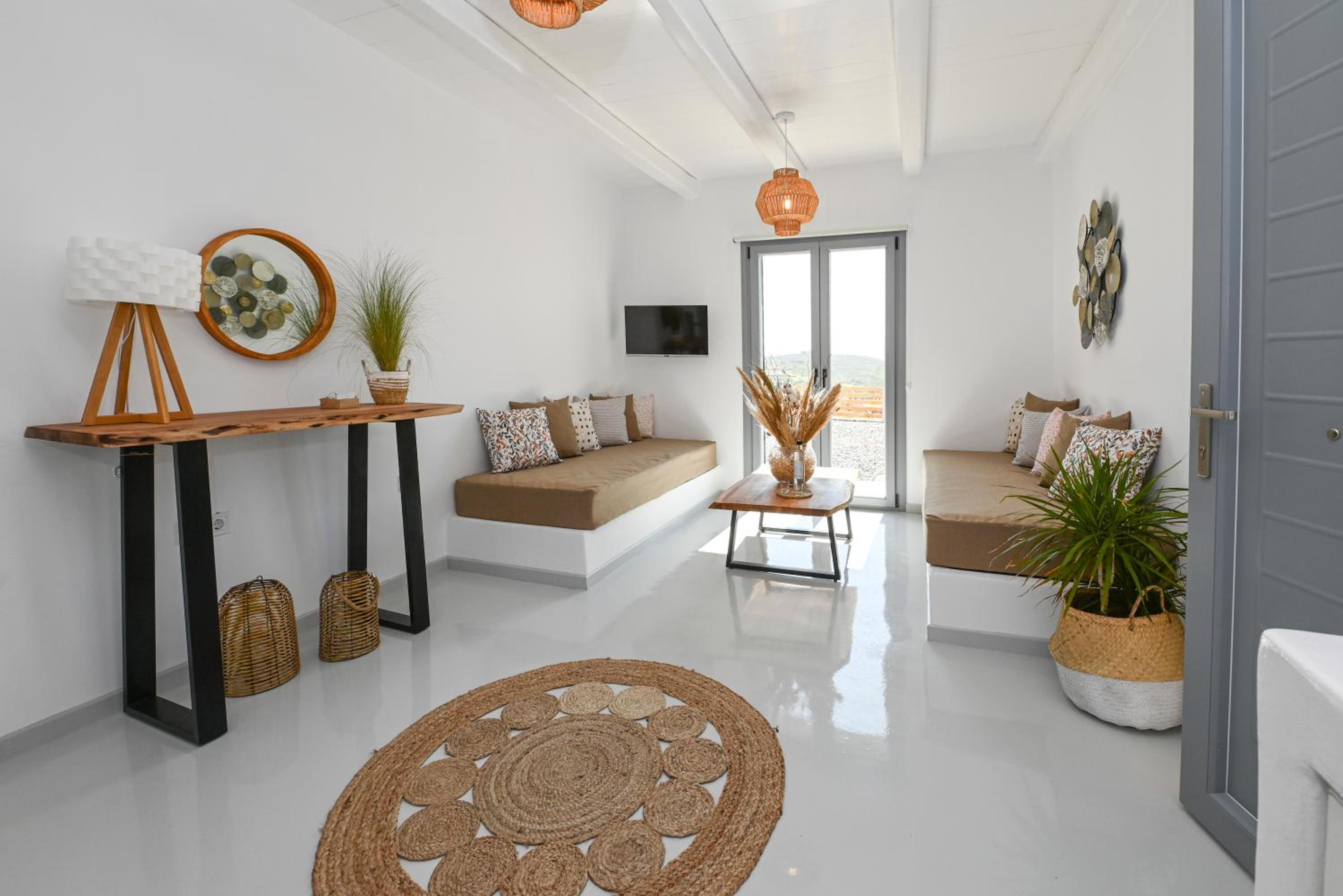 Xerolithia suites