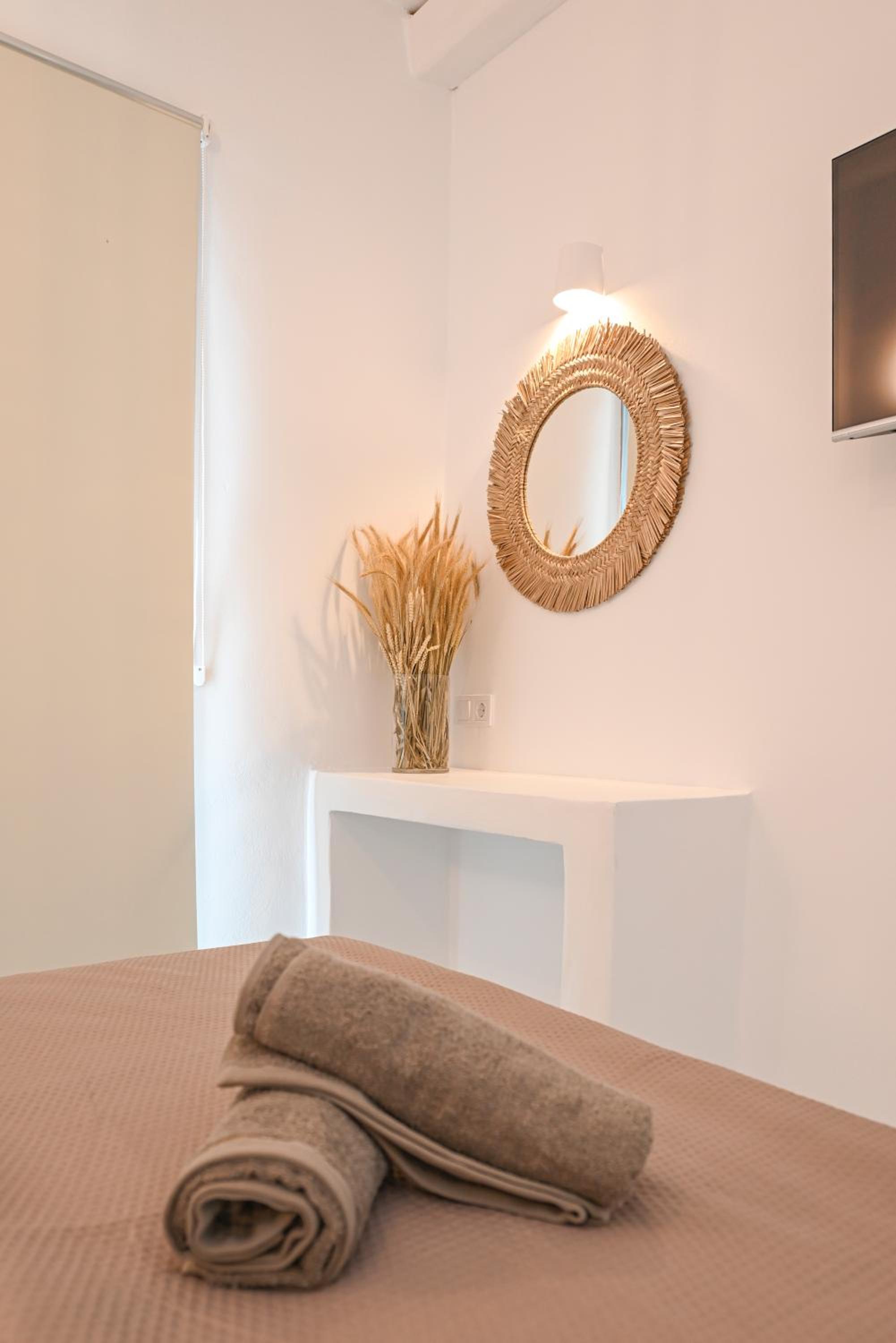 Xerolithia suites