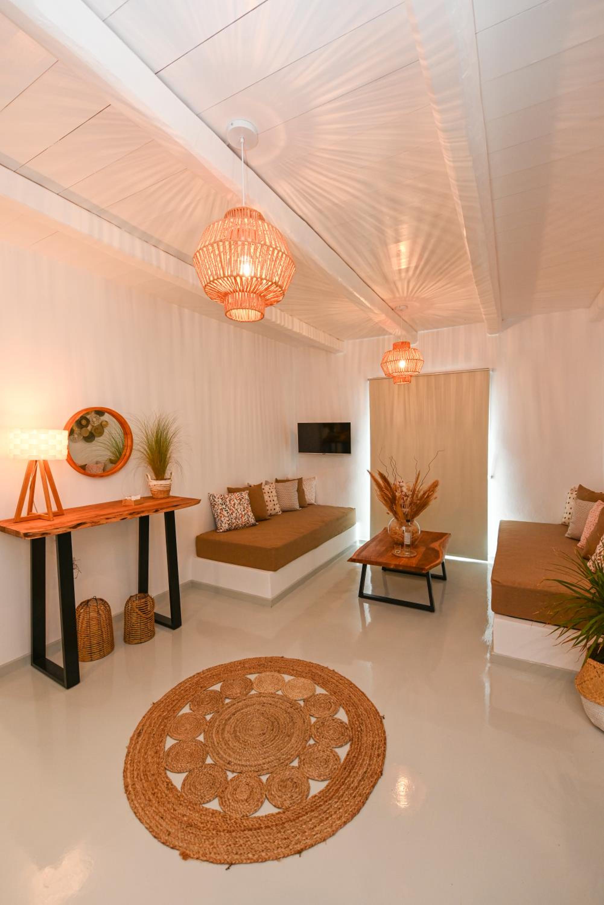 Xerolithia suites