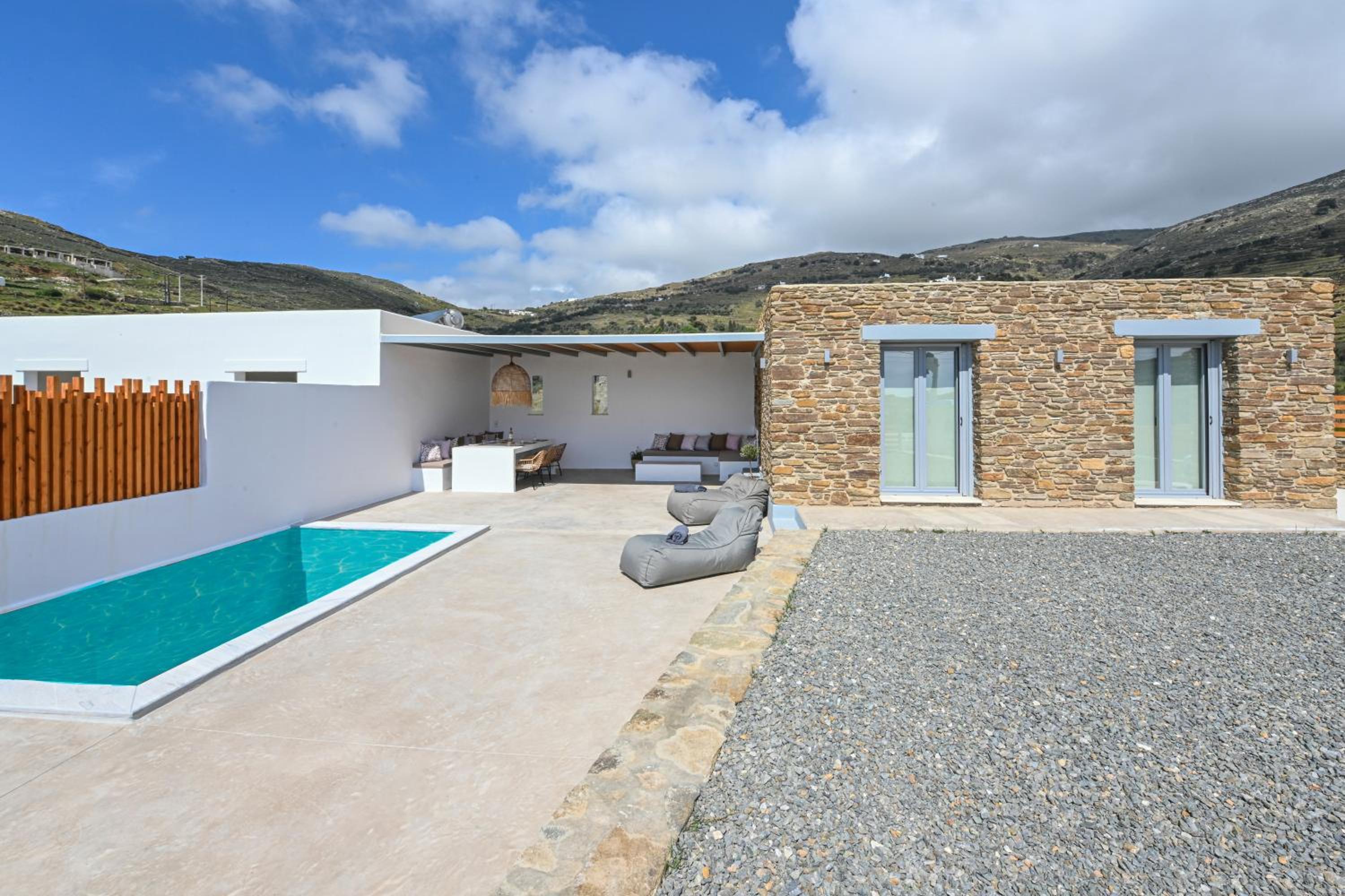 Xerolithia suites