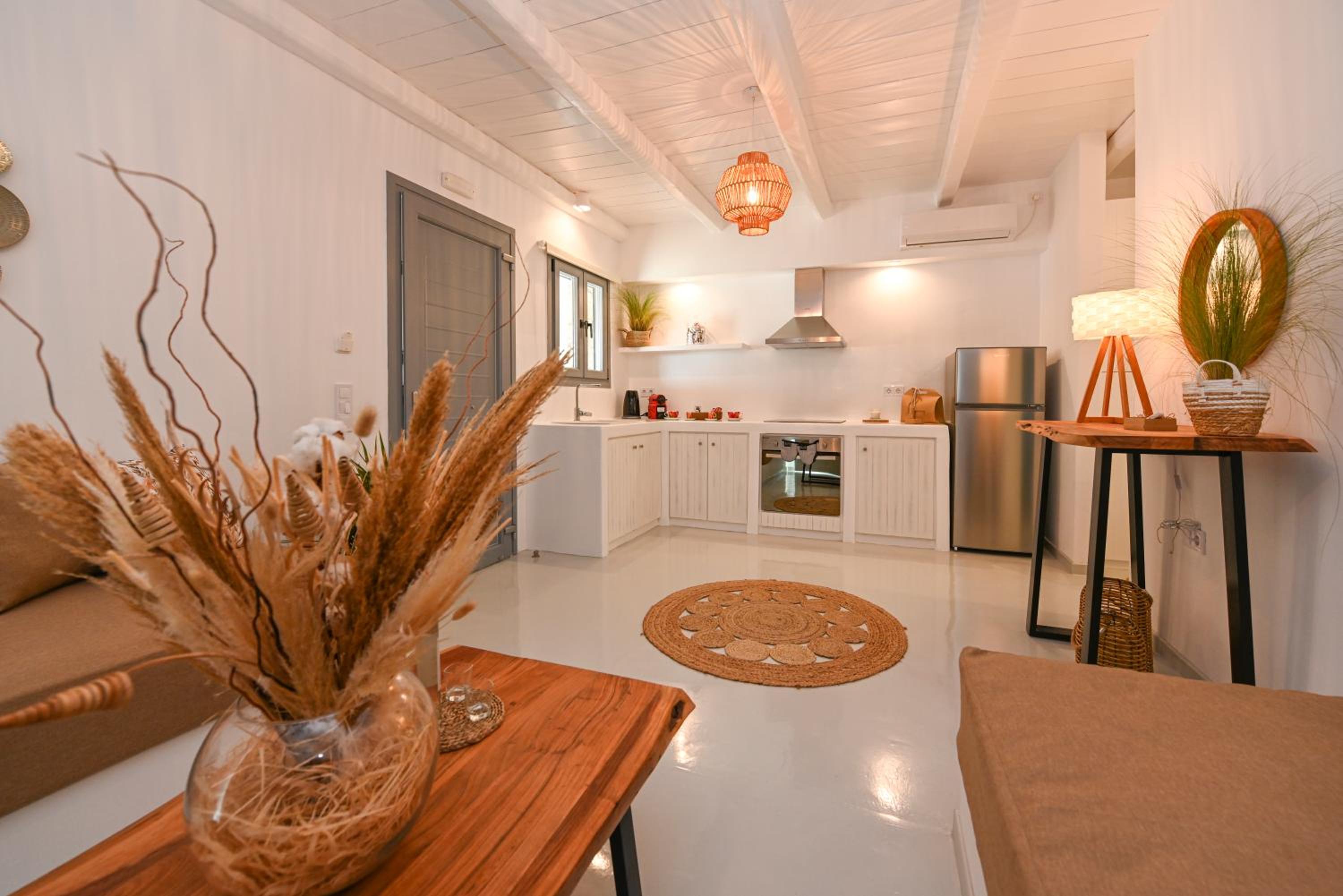 Xerolithia suites