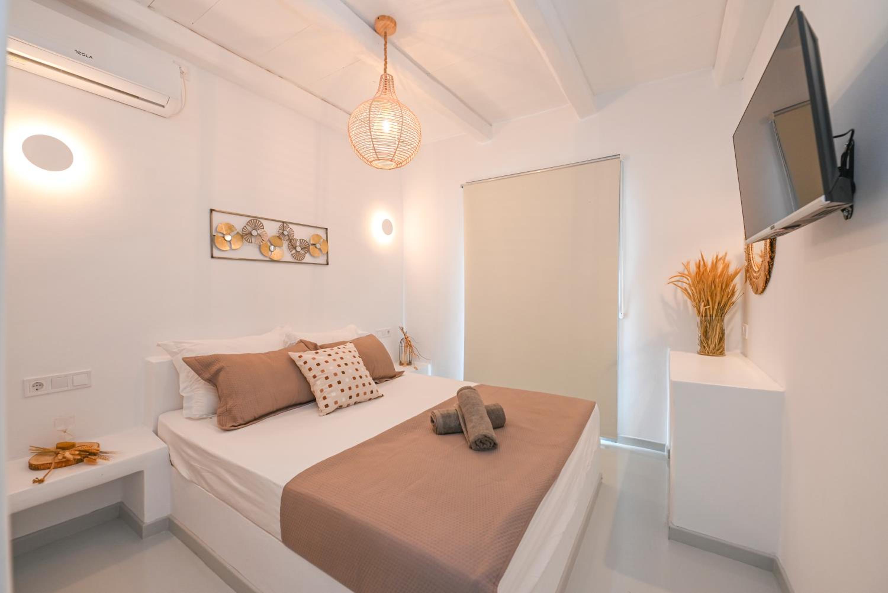 Xerolithia suites