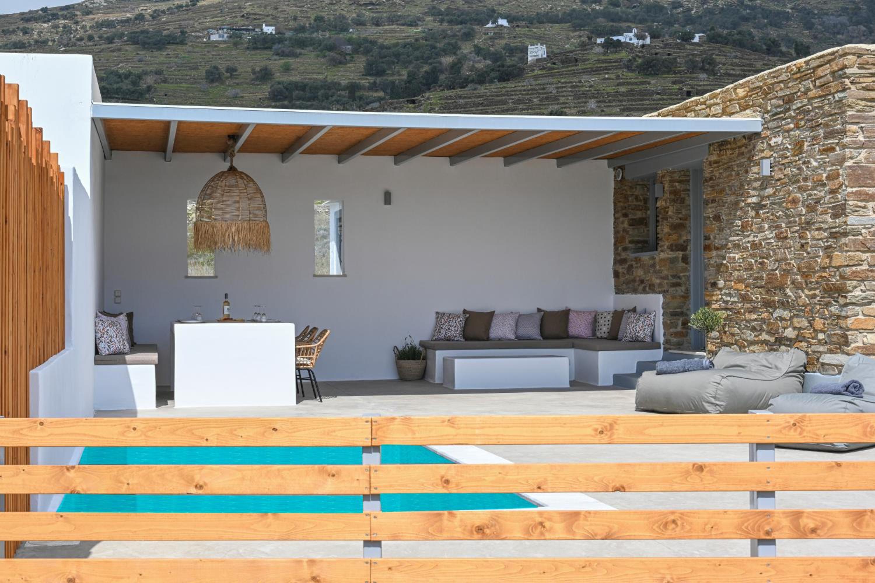 Xerolithia suites