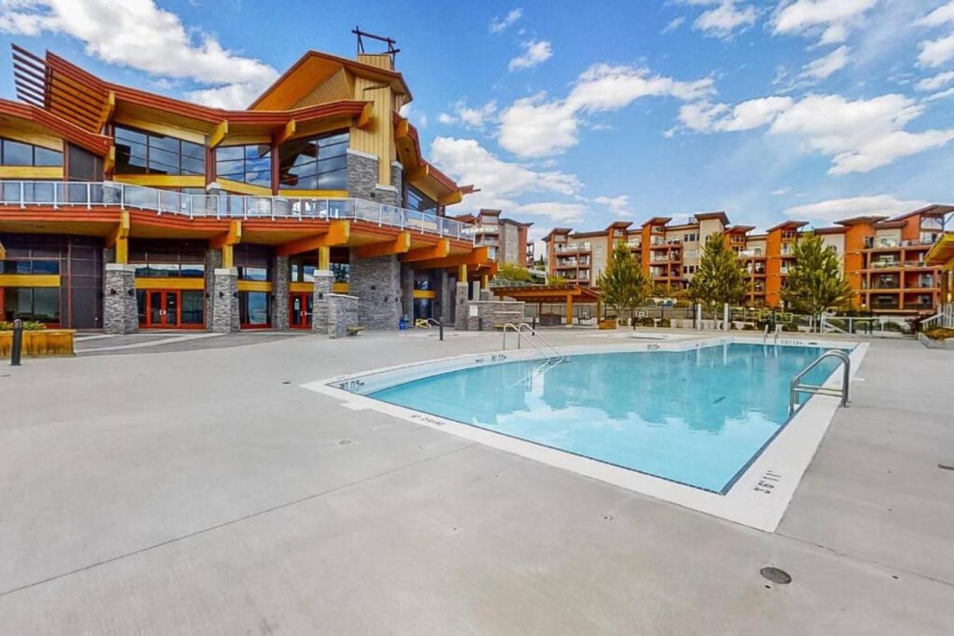 Top Floor Apartment at Amenity Rich Resort 406