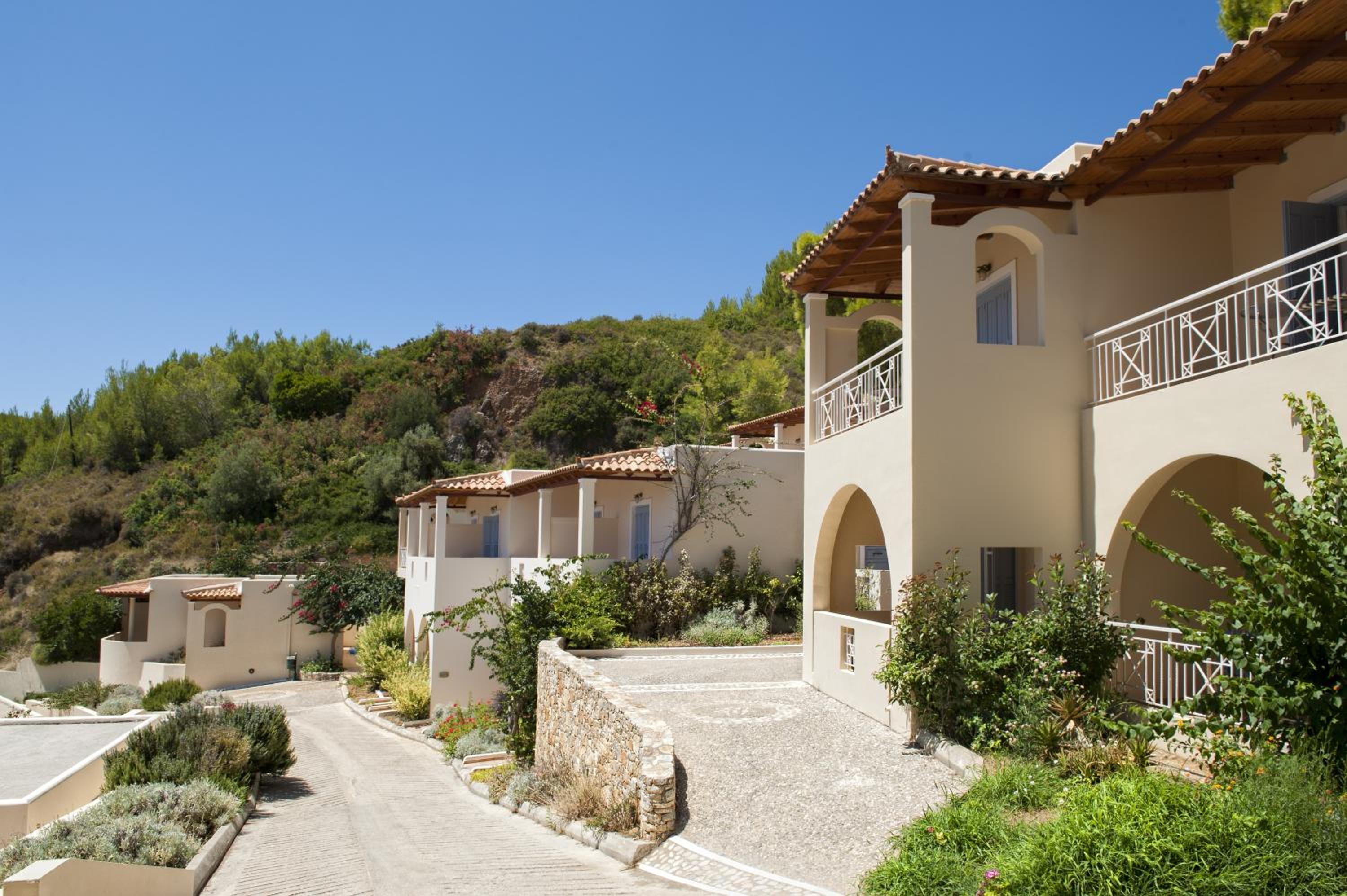 Alonissos Beach Bungalows And Suites Hotel