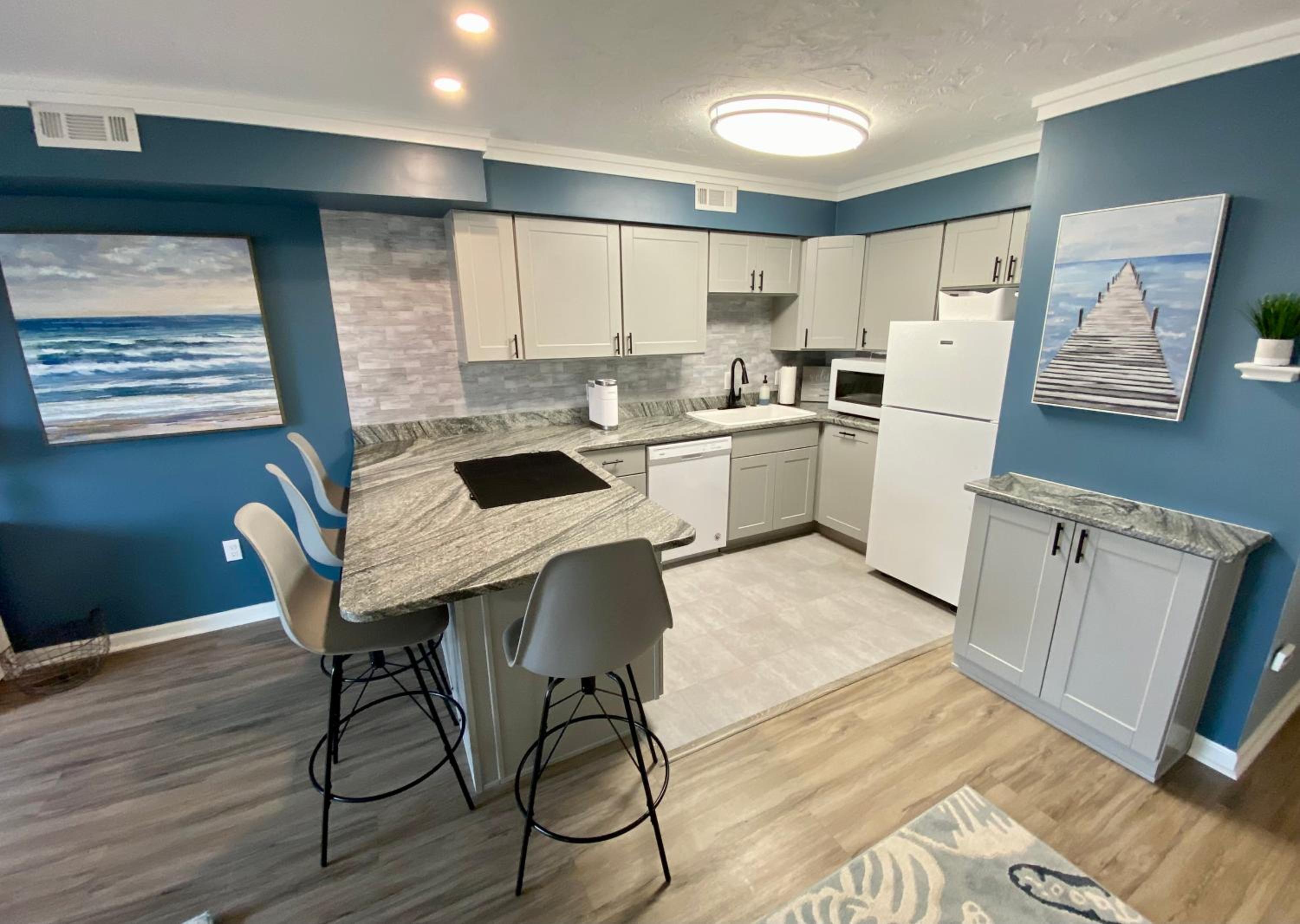 Marylander Condominiums, 90 steps from the beach view 4