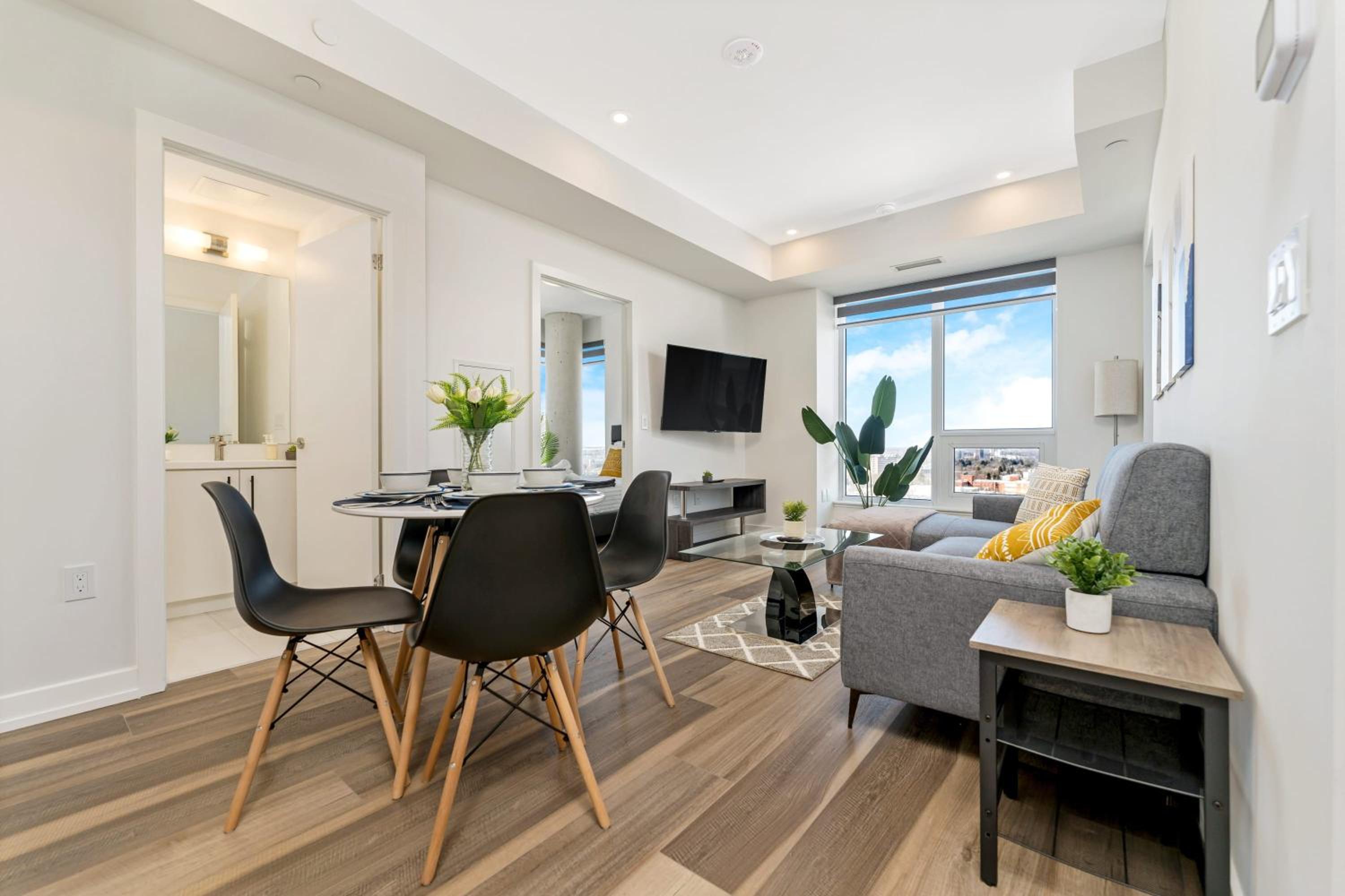 Chic & Spacious 2BR Condo - Sweeping Views