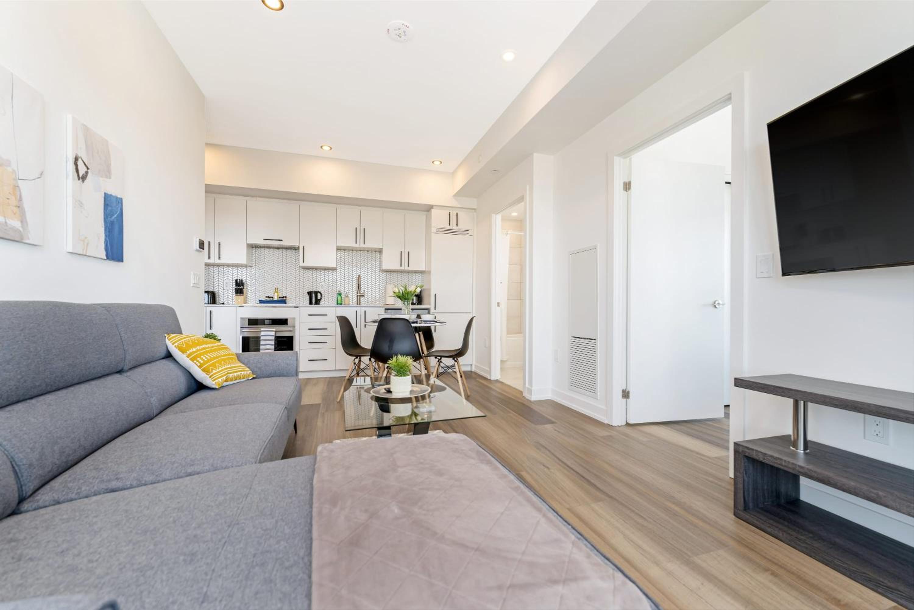Chic & Spacious 2BR Condo - Sweeping Views