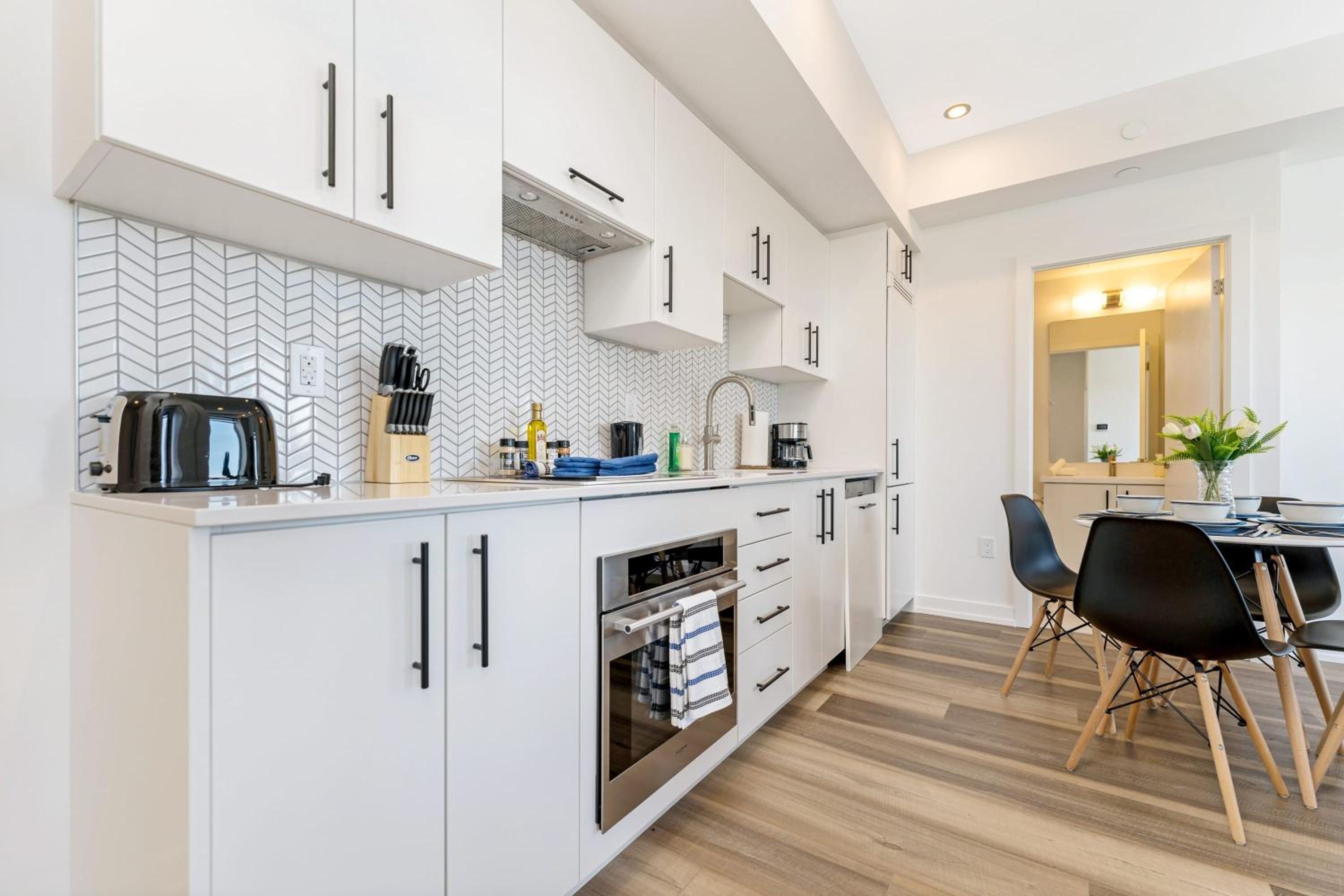 Chic & Spacious 2BR Condo - Sweeping Views