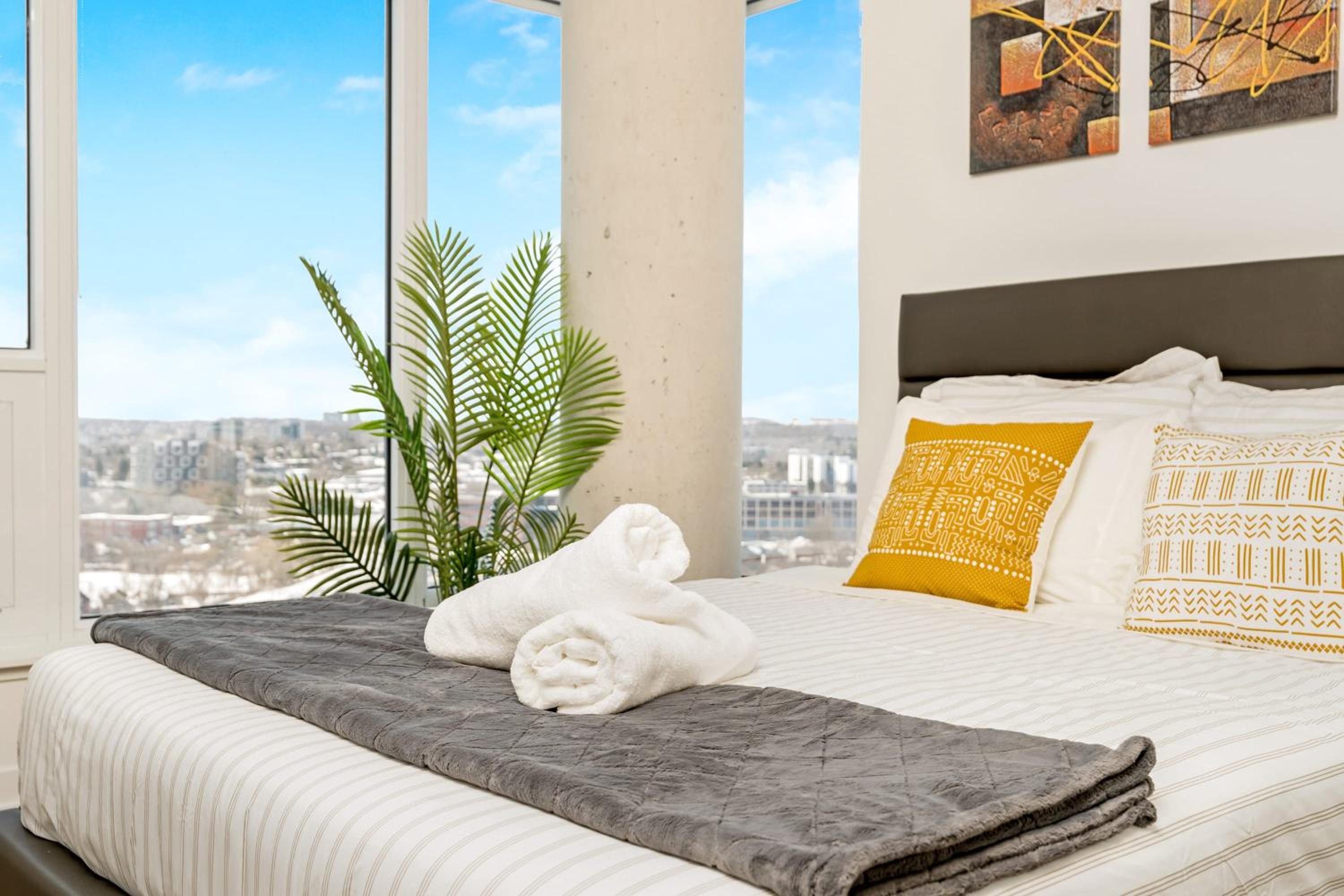 Chic & Spacious 2BR Condo - Sweeping Views