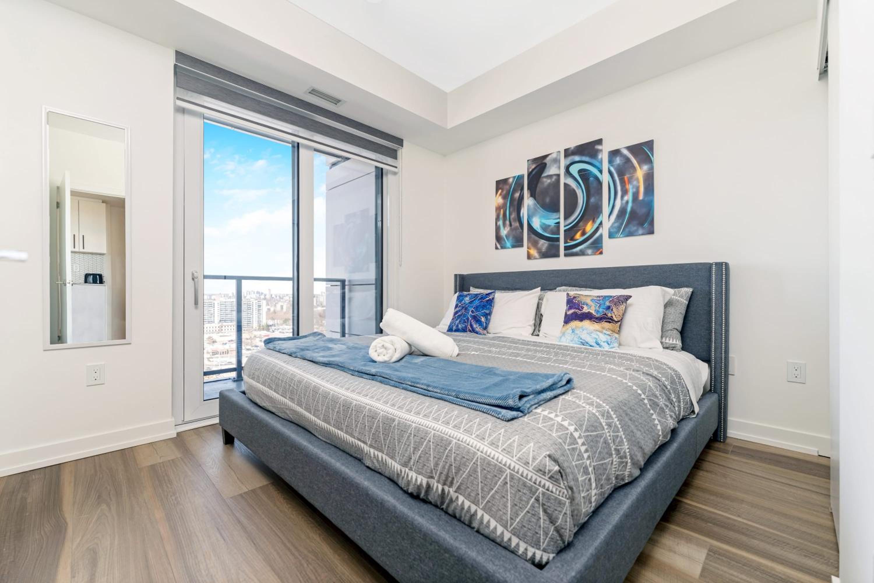 Chic & Spacious 2BR Condo - Sweeping Views