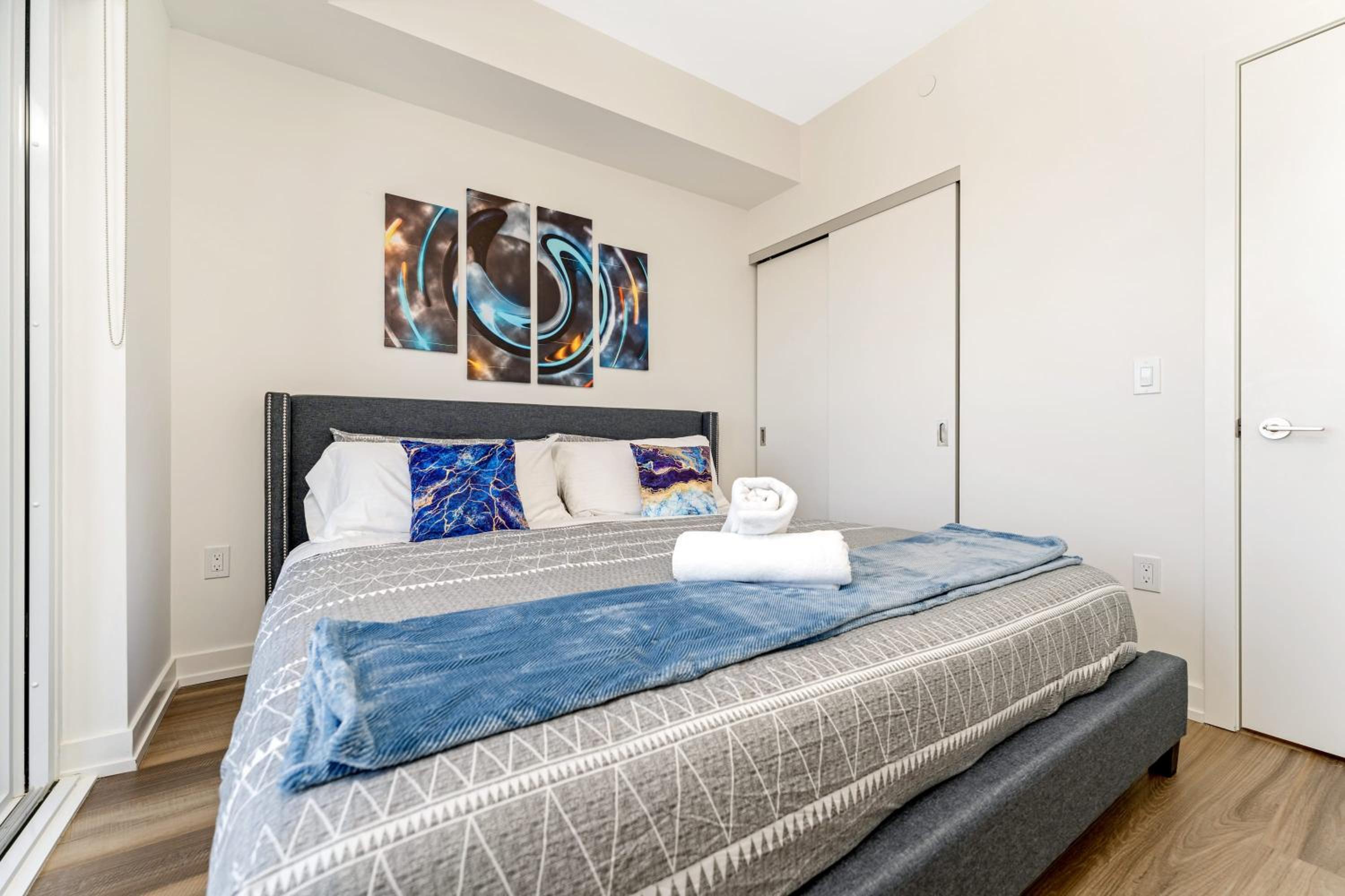 Chic & Spacious 2BR Condo - Sweeping Views