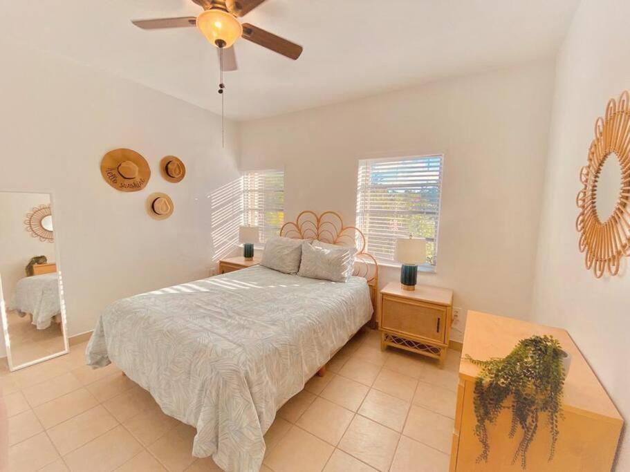 Tropical Charm Little Havana Calle Ocho 2 photo 3