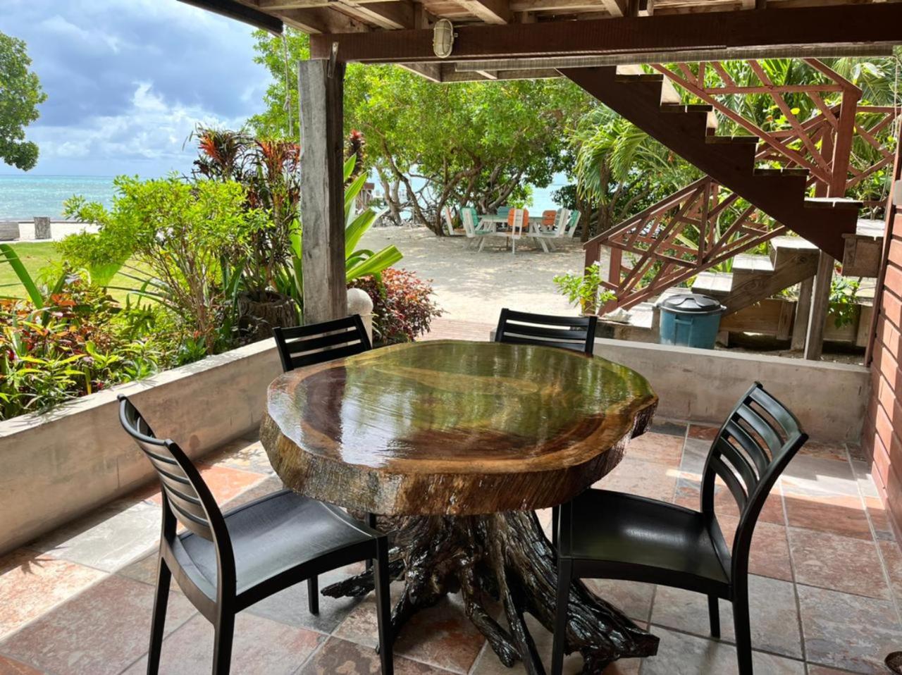 Therapy Cabins - Belize Island Experience