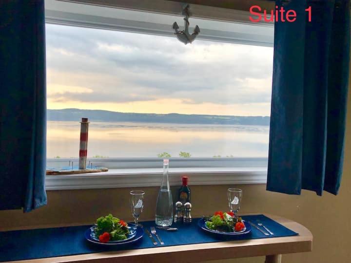 Suite 1 Flèche du fjord vue Saguenay Monts Valin
